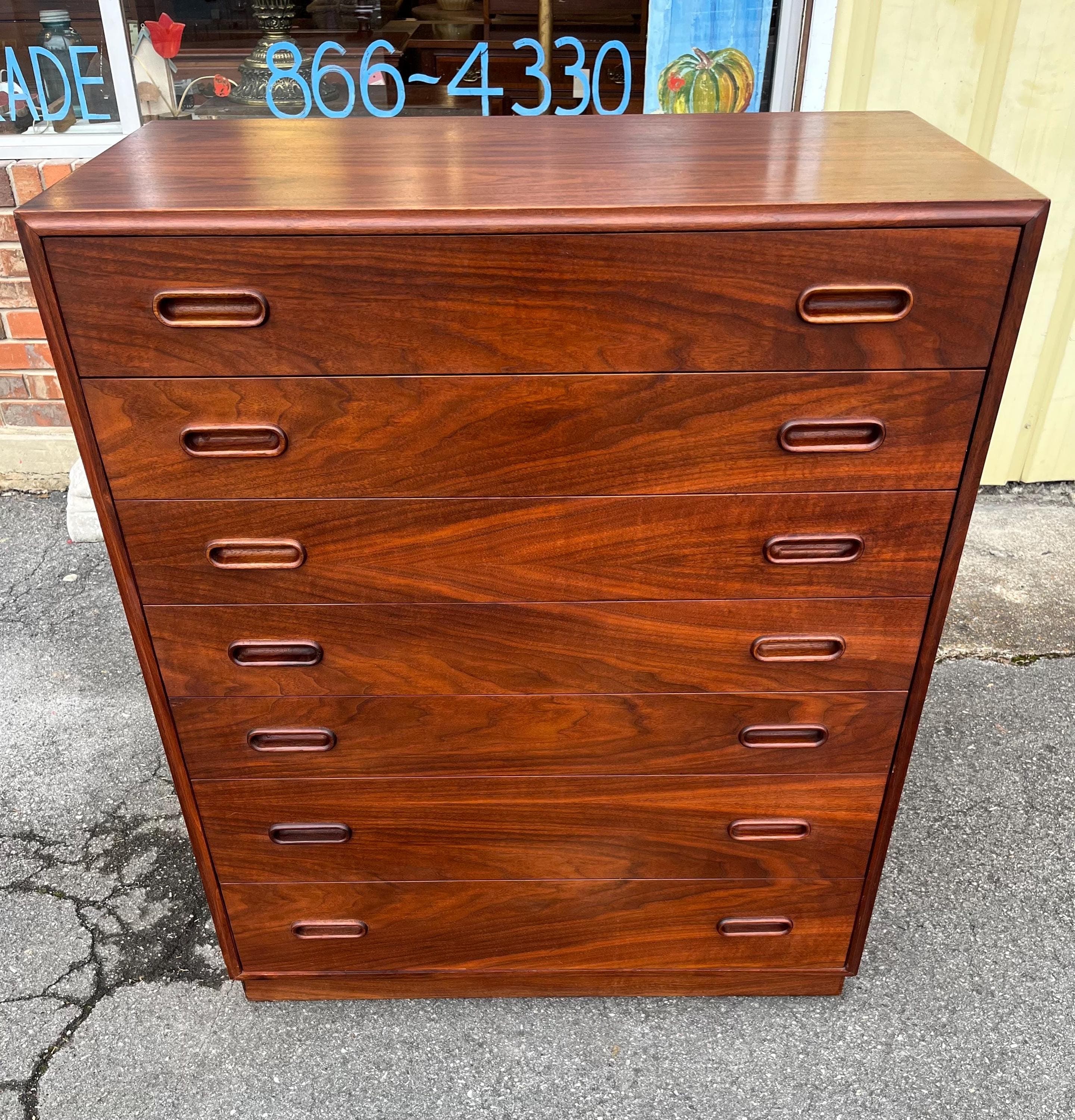 Founders MCM Walnut Chest of Drawers - Danish Style - Thumbnail 11