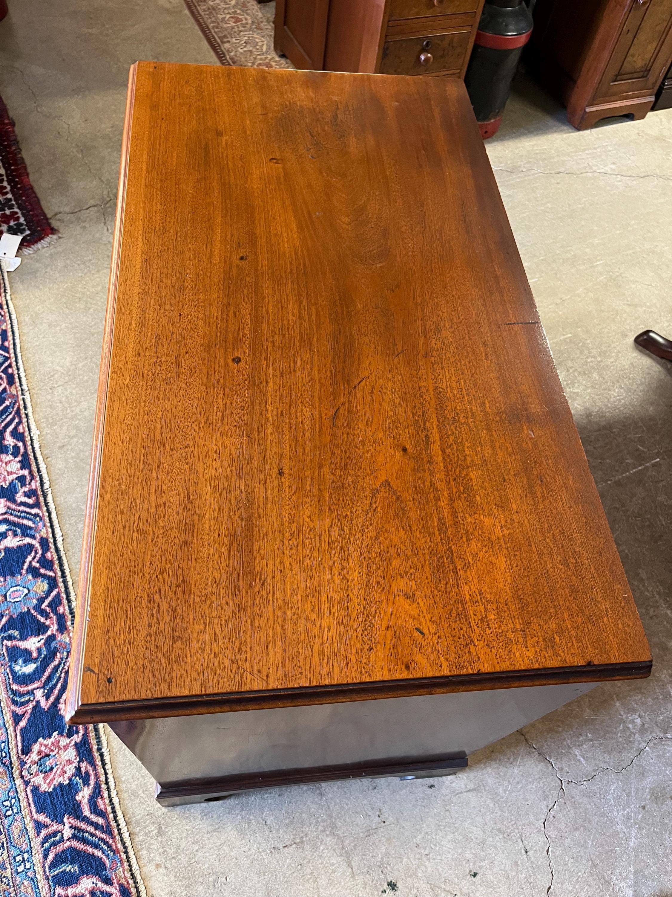 Antique American Mahogany Kneehole Desk - Thumbnail 8