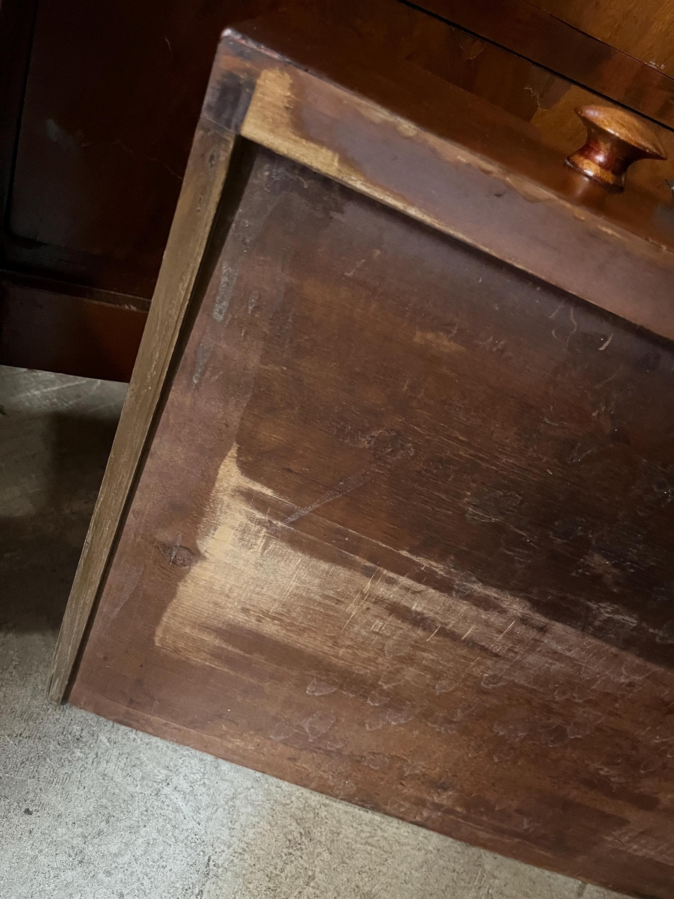 American Empire Flame Mahogany Chest of Drawers - Thumbnail 4