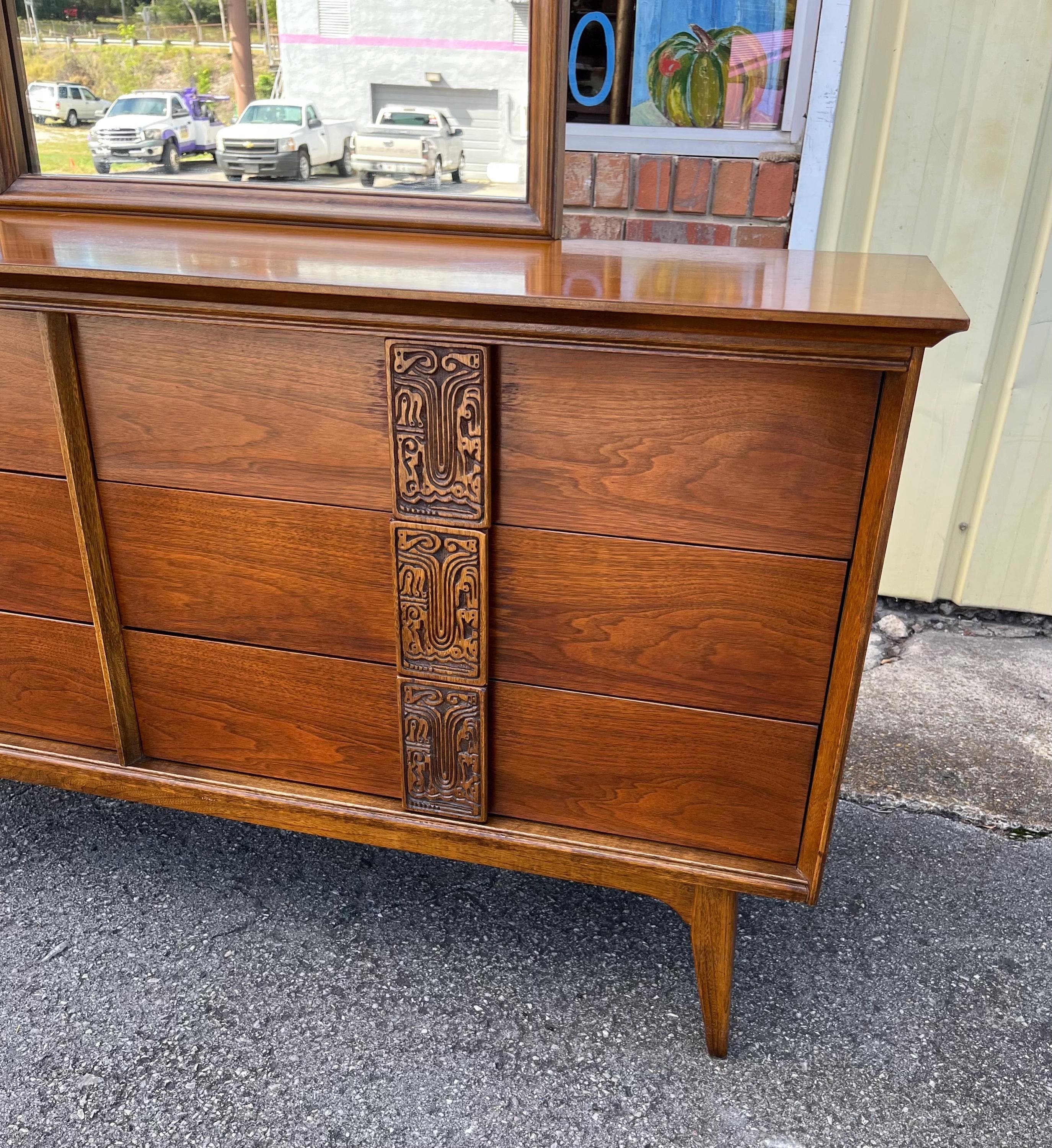 Bassett Mayan Dresser With Mirror - Thumbnail 4