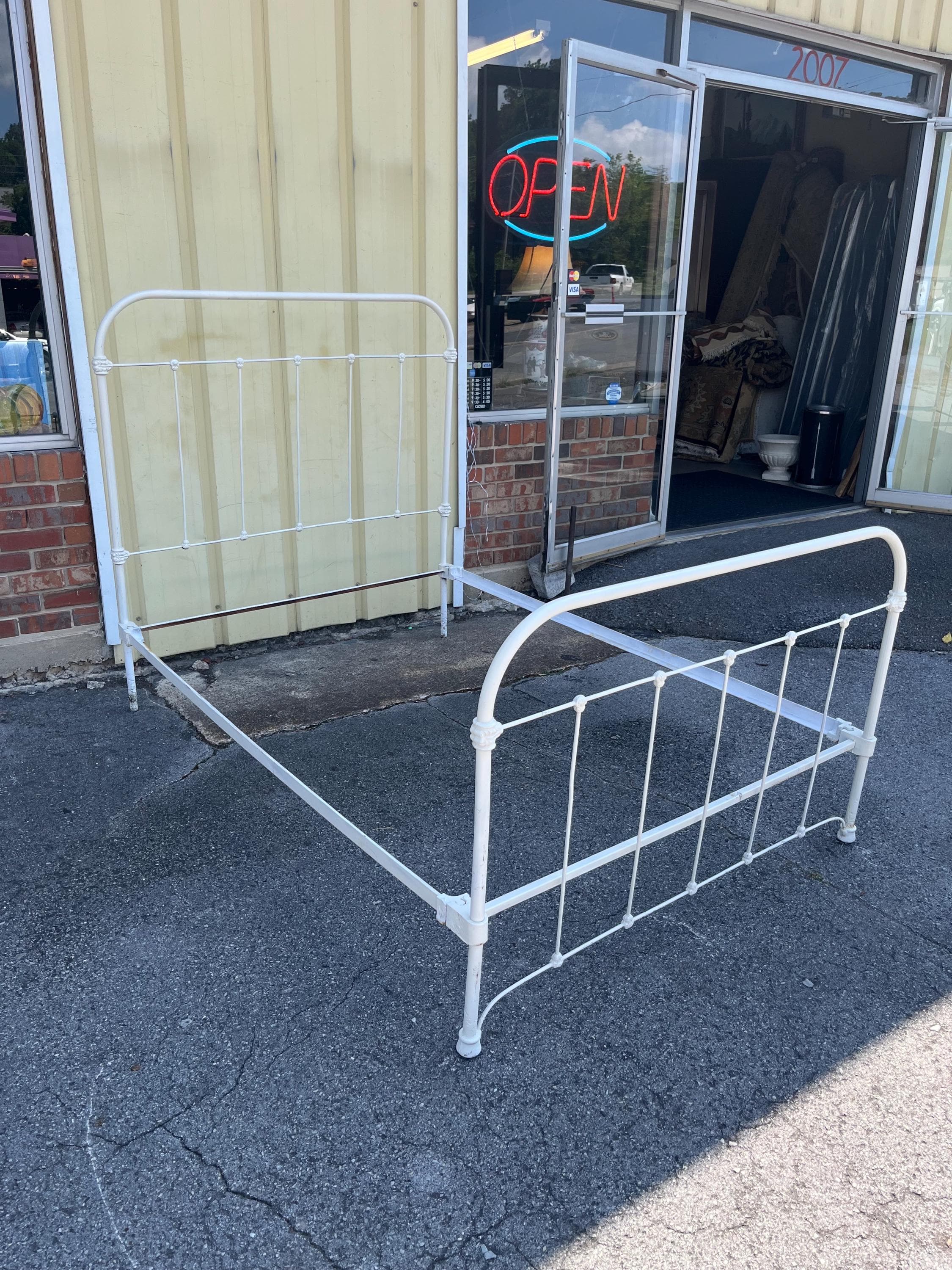 Antique Iron Bed - Thumbnail 6