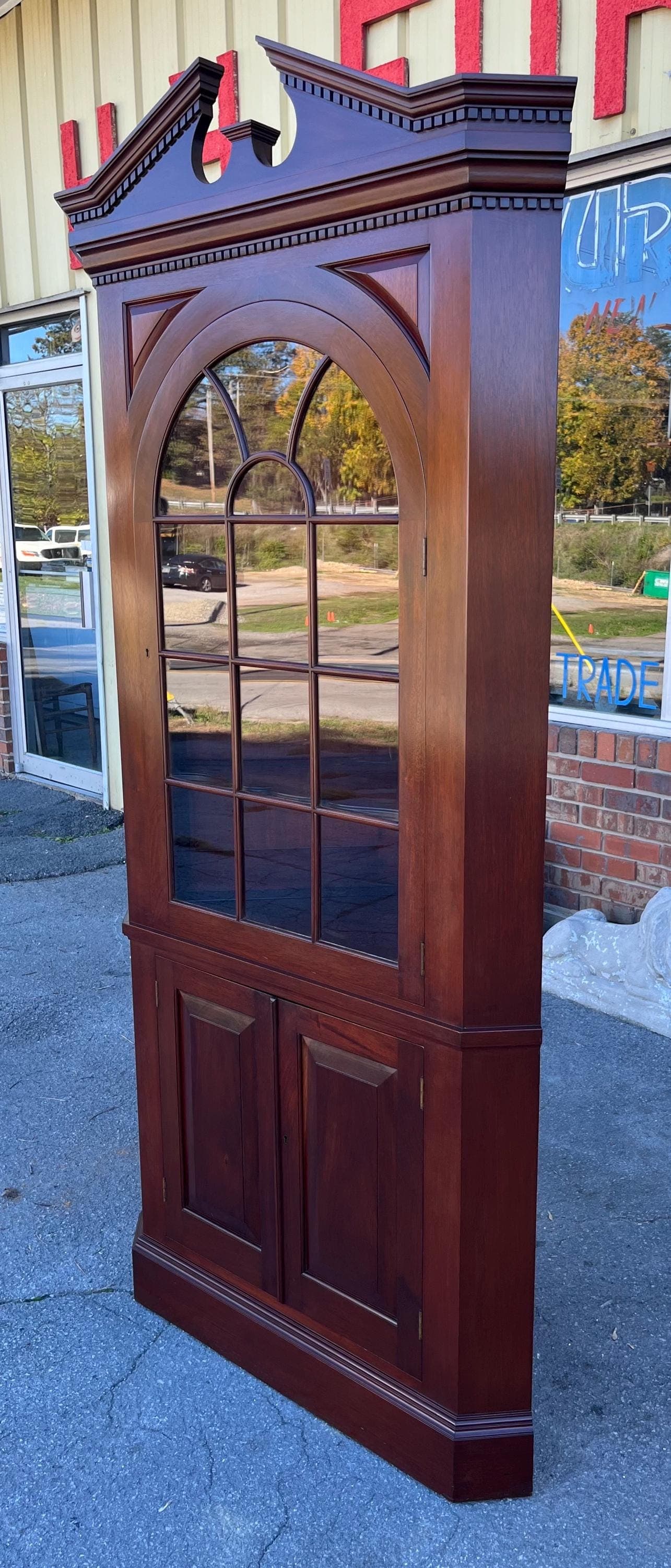 Biggs Old Dominion Corner Cabinet - Thumbnail 3