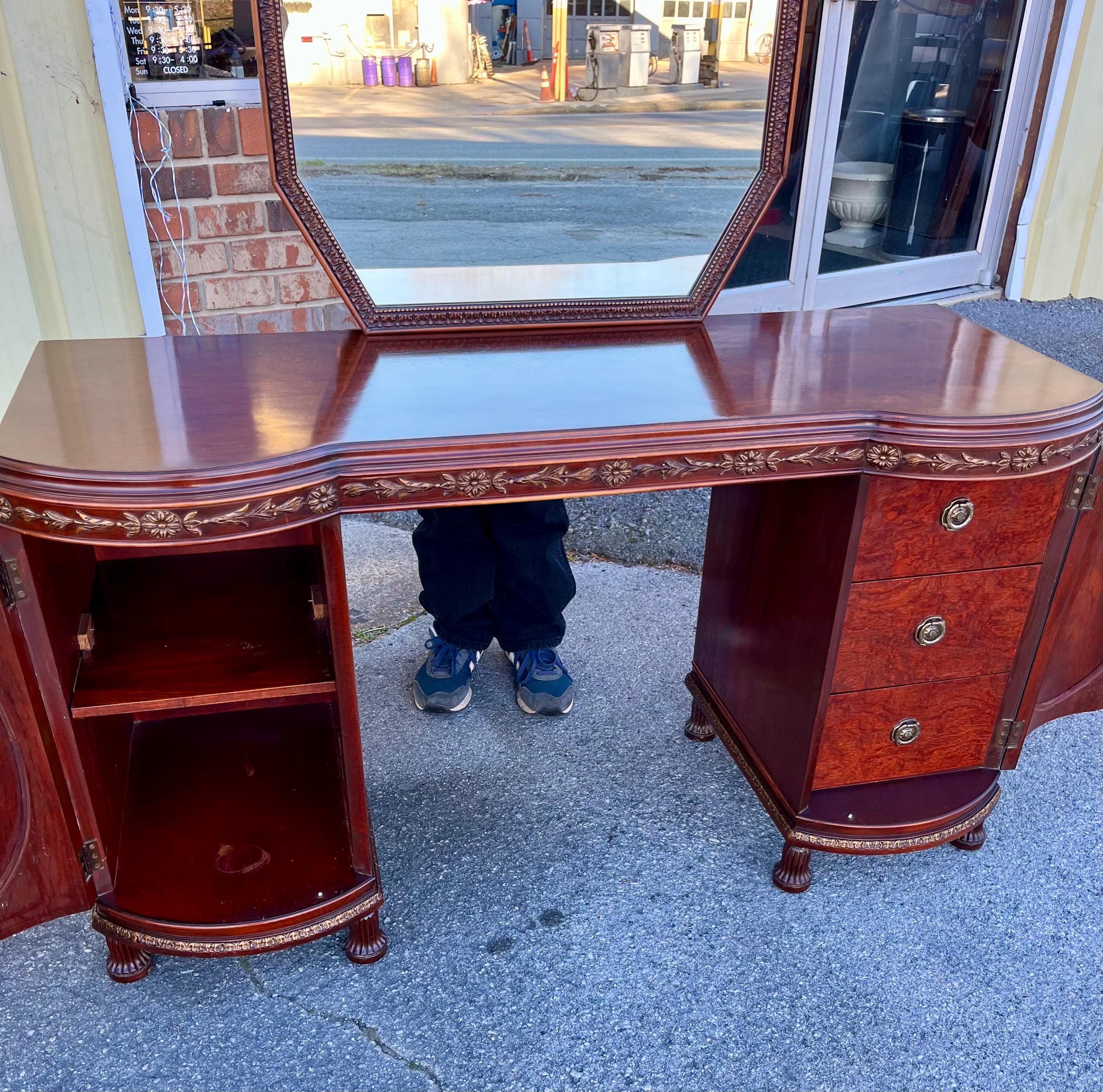 Romweber Vanity Dresser - Thumbnail 3