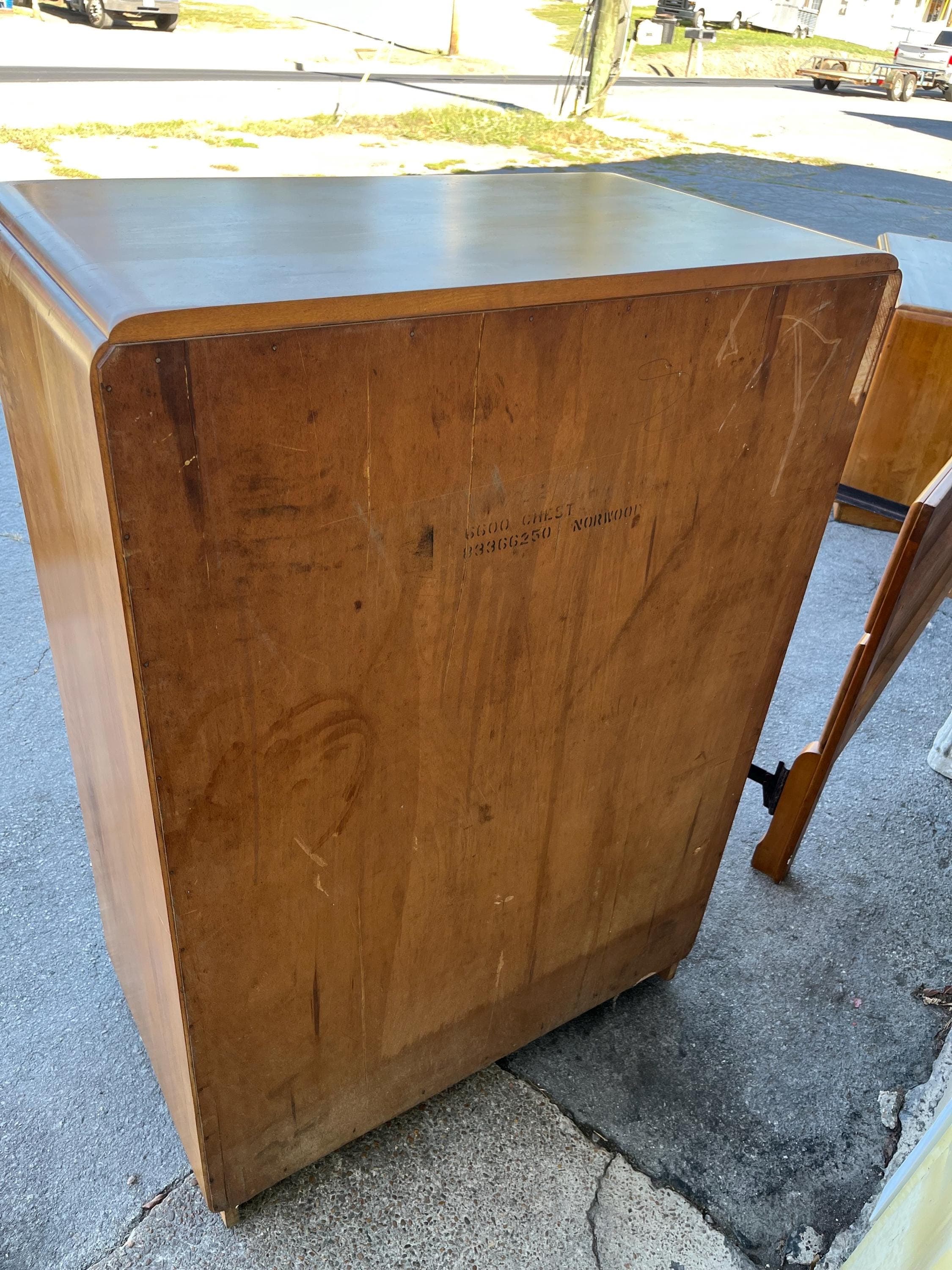 Mid 20th Century Star Dust Chest of Drawers Designed by Russel Wright. - Thumbnail 4