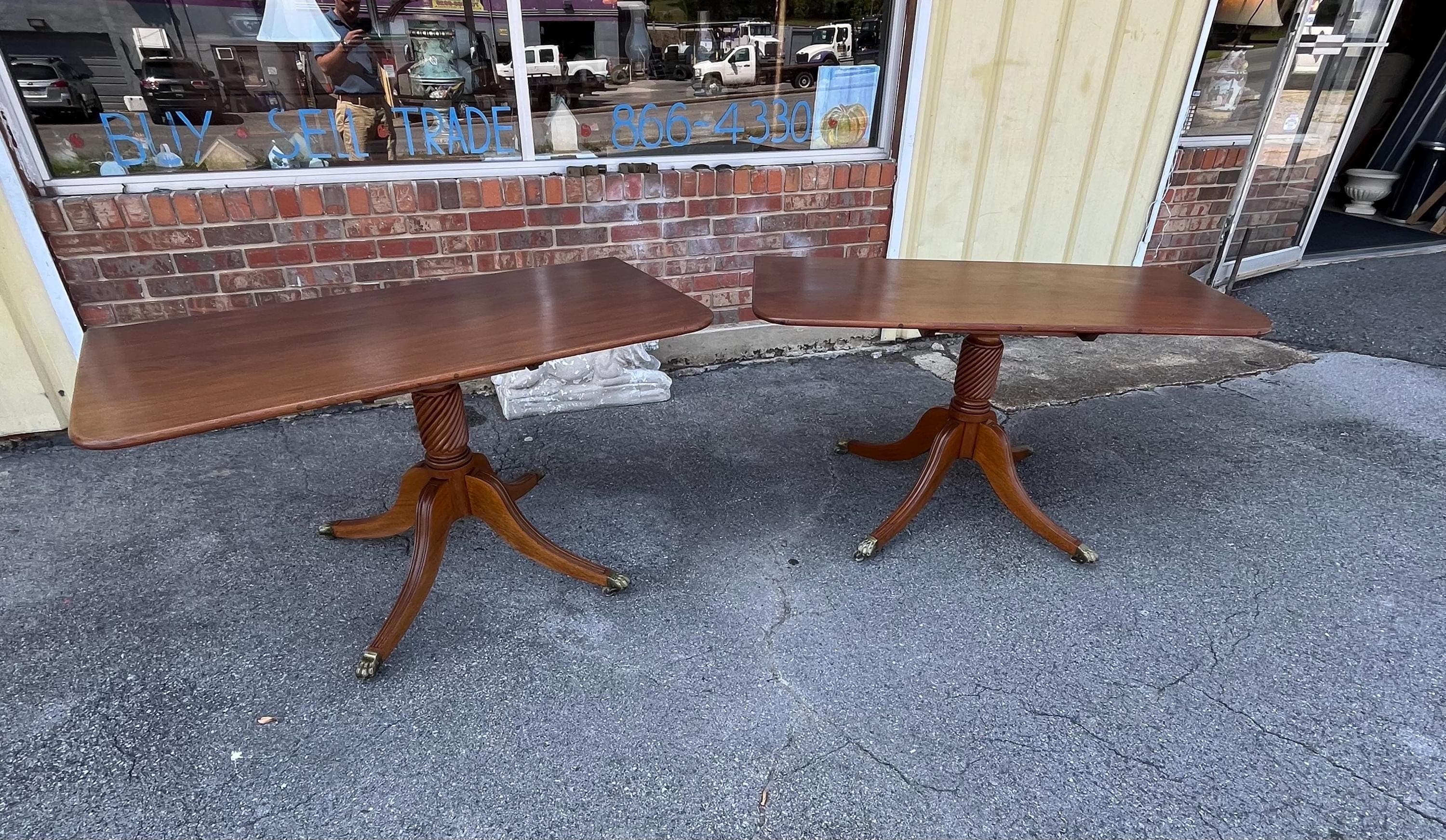 Double Pedestal Table - Thumbnail 3