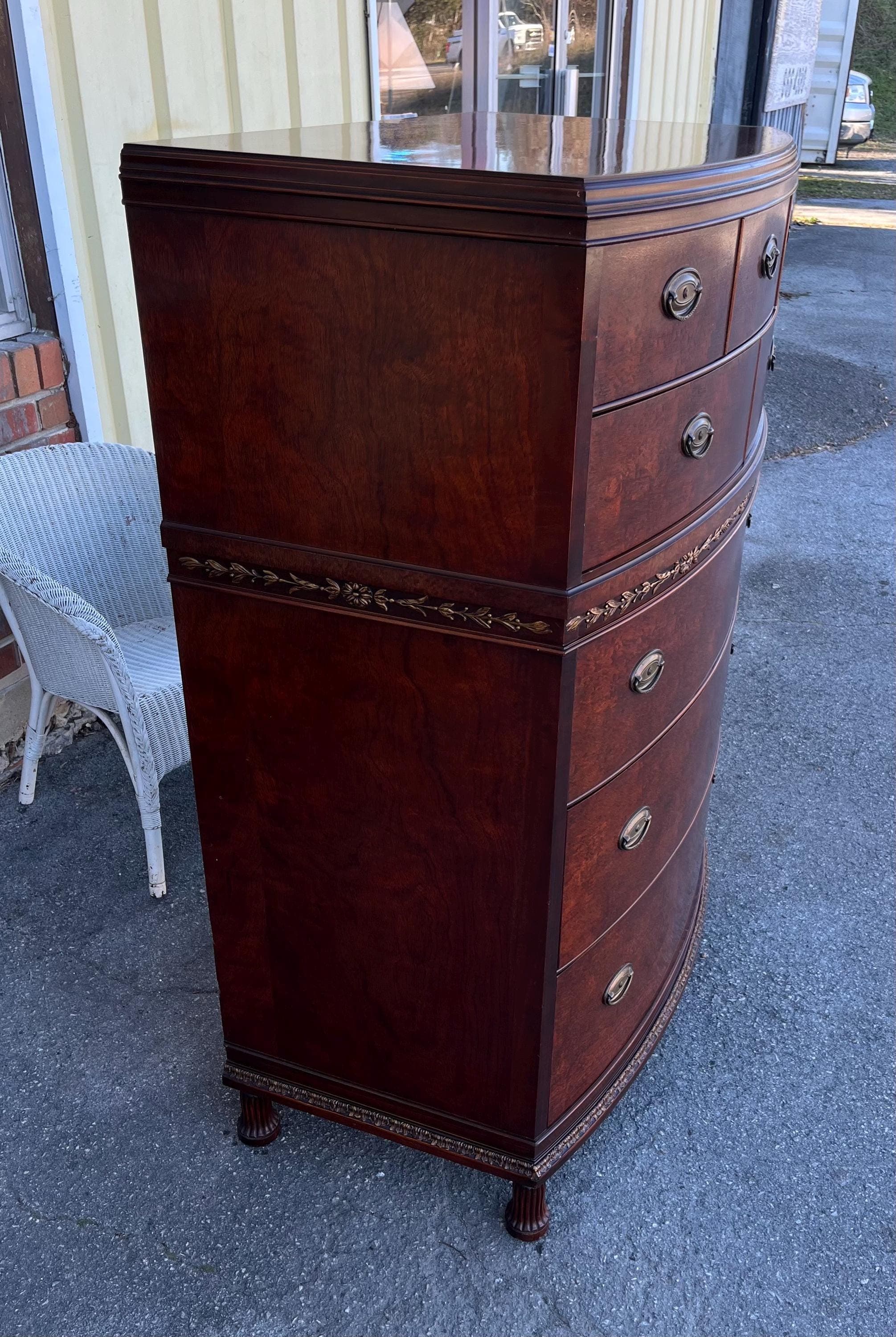 Romweber Bowfront Chest of Drawers - Thumbnail 2