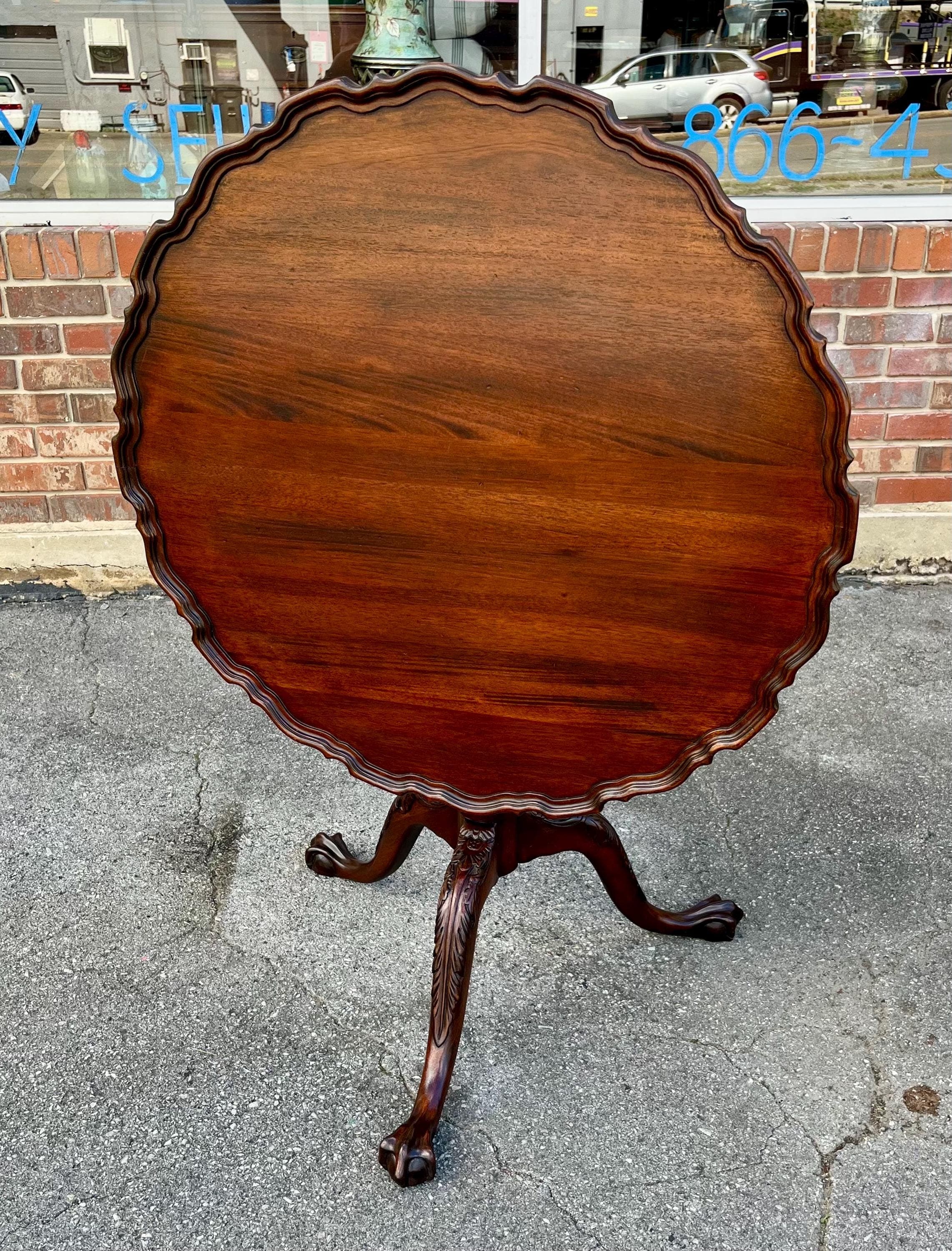 Wellington Hall Tilt Top Pie Crust Table - Thumbnail 6