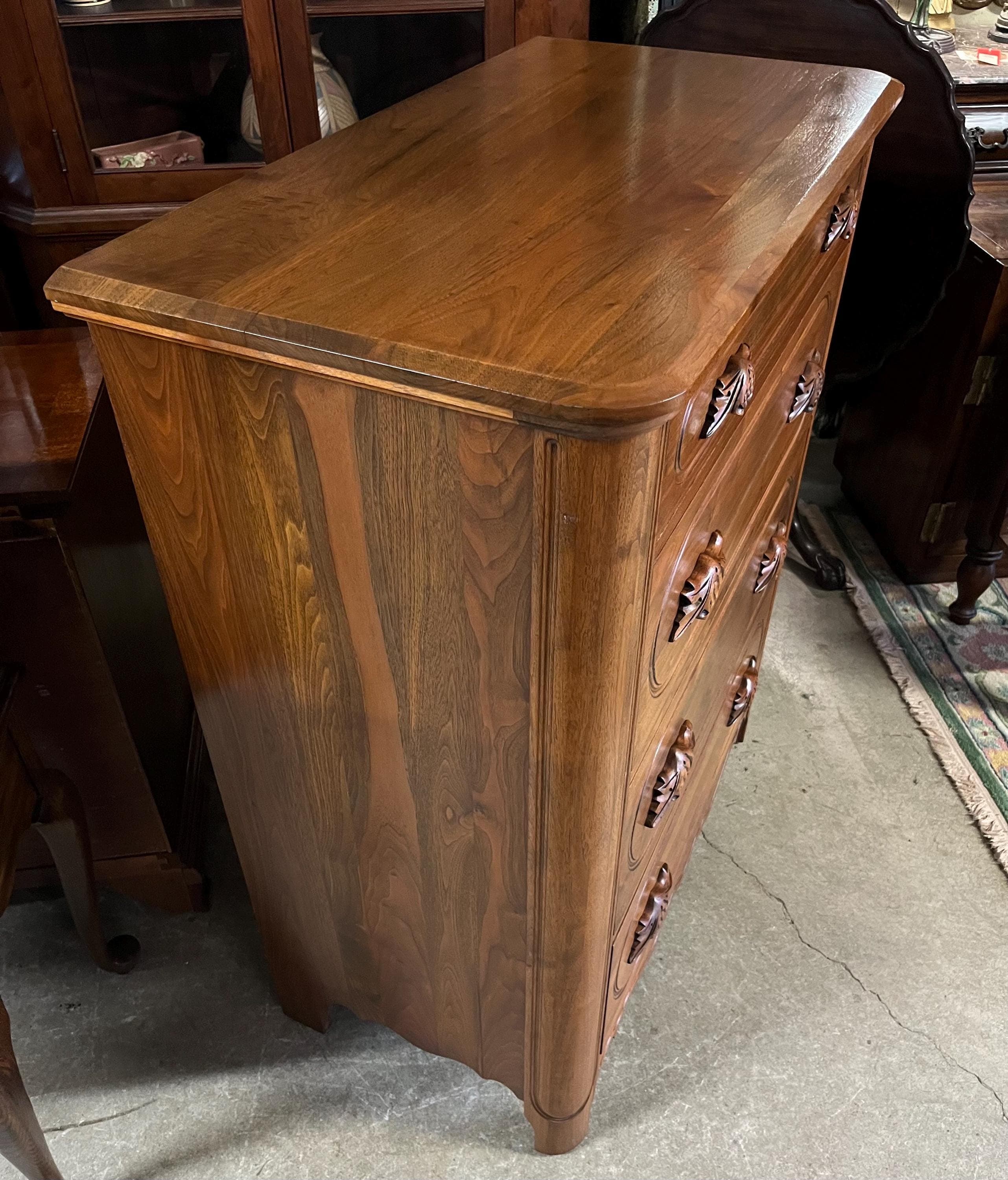 Davis Cabinet Company Chest of Drawers - Thumbnail 3