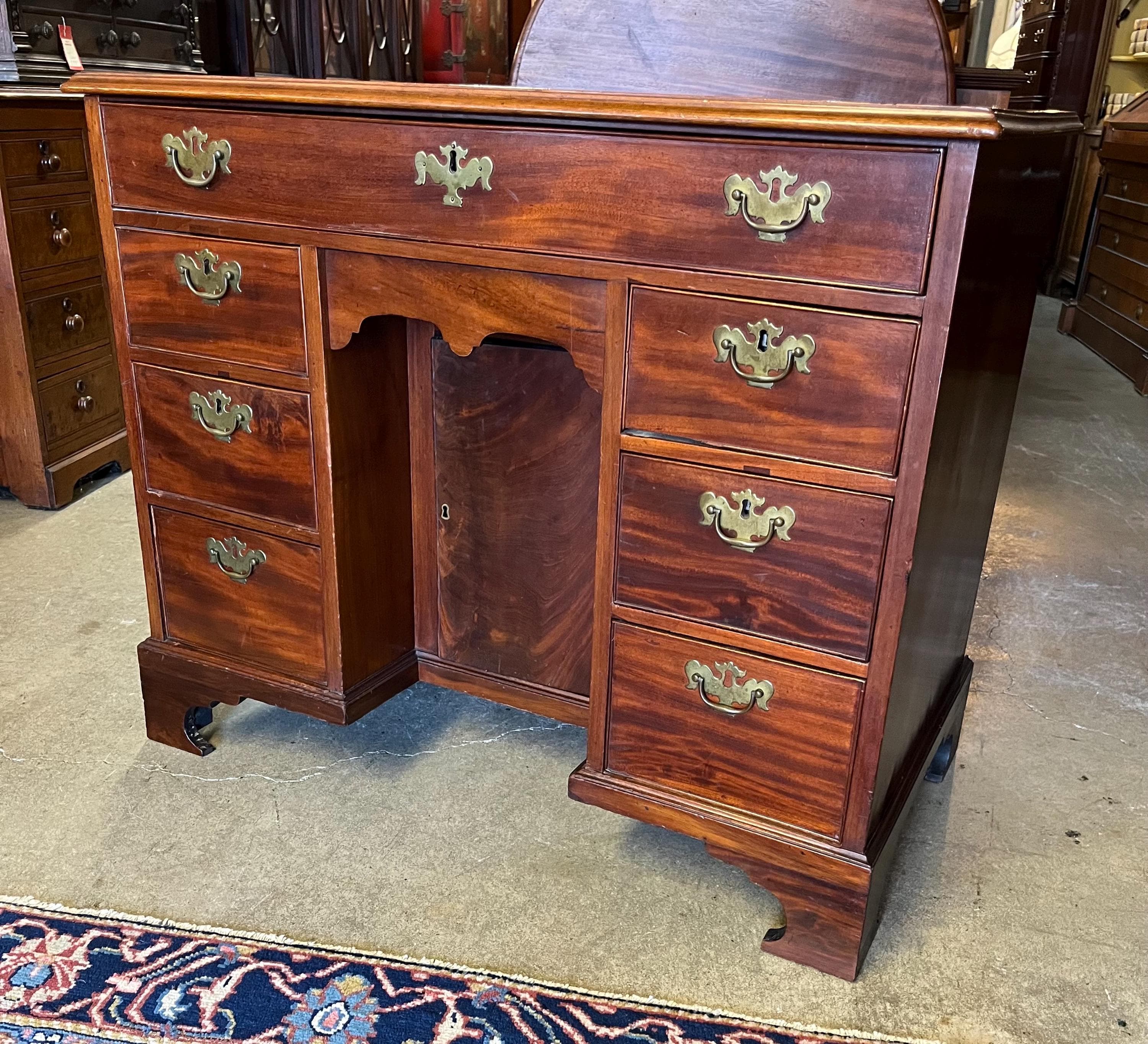 Antique American Mahogany Kneehole Desk - Thumbnail 10