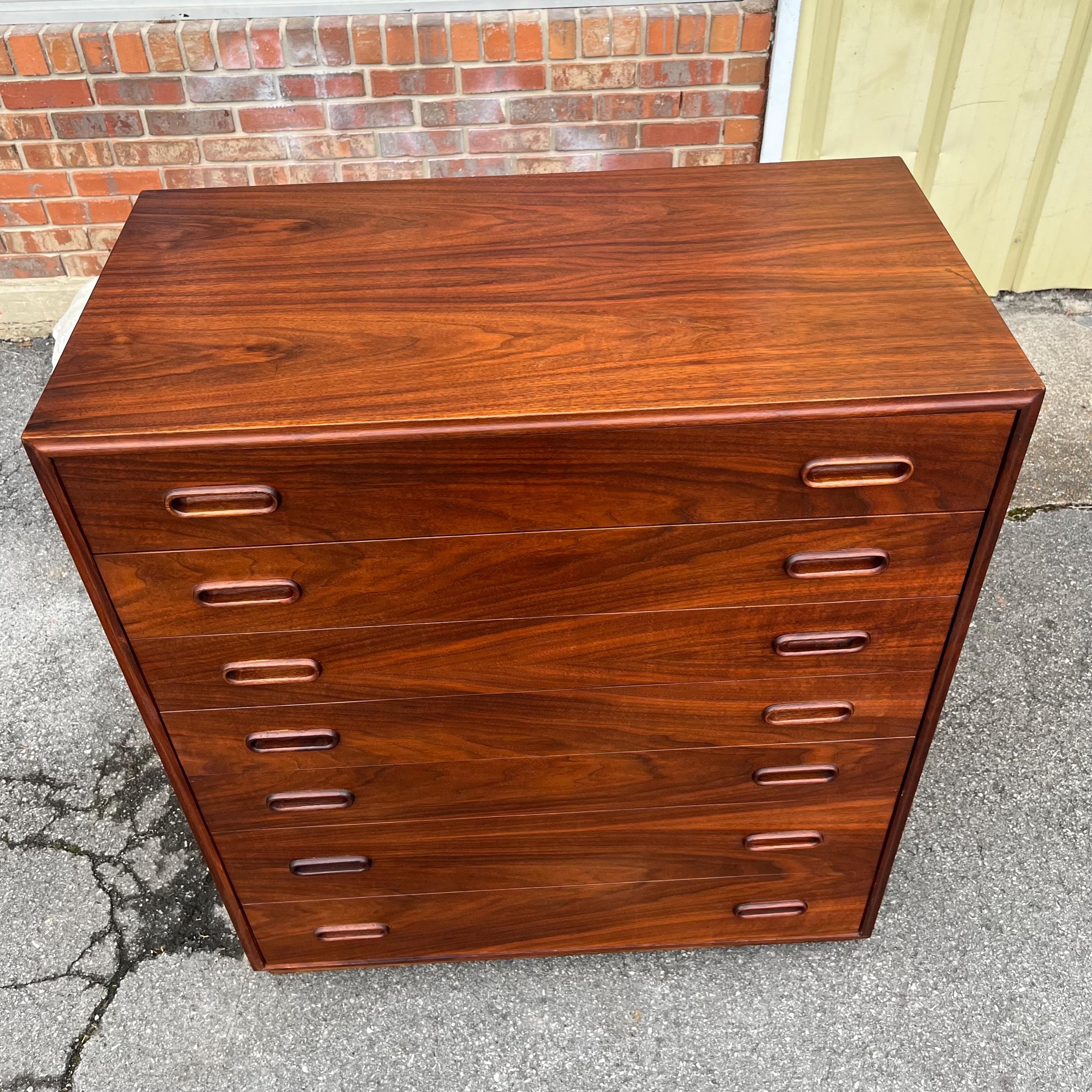 Founders MCM Walnut Chest of Drawers - Danish Style - Thumbnail 6