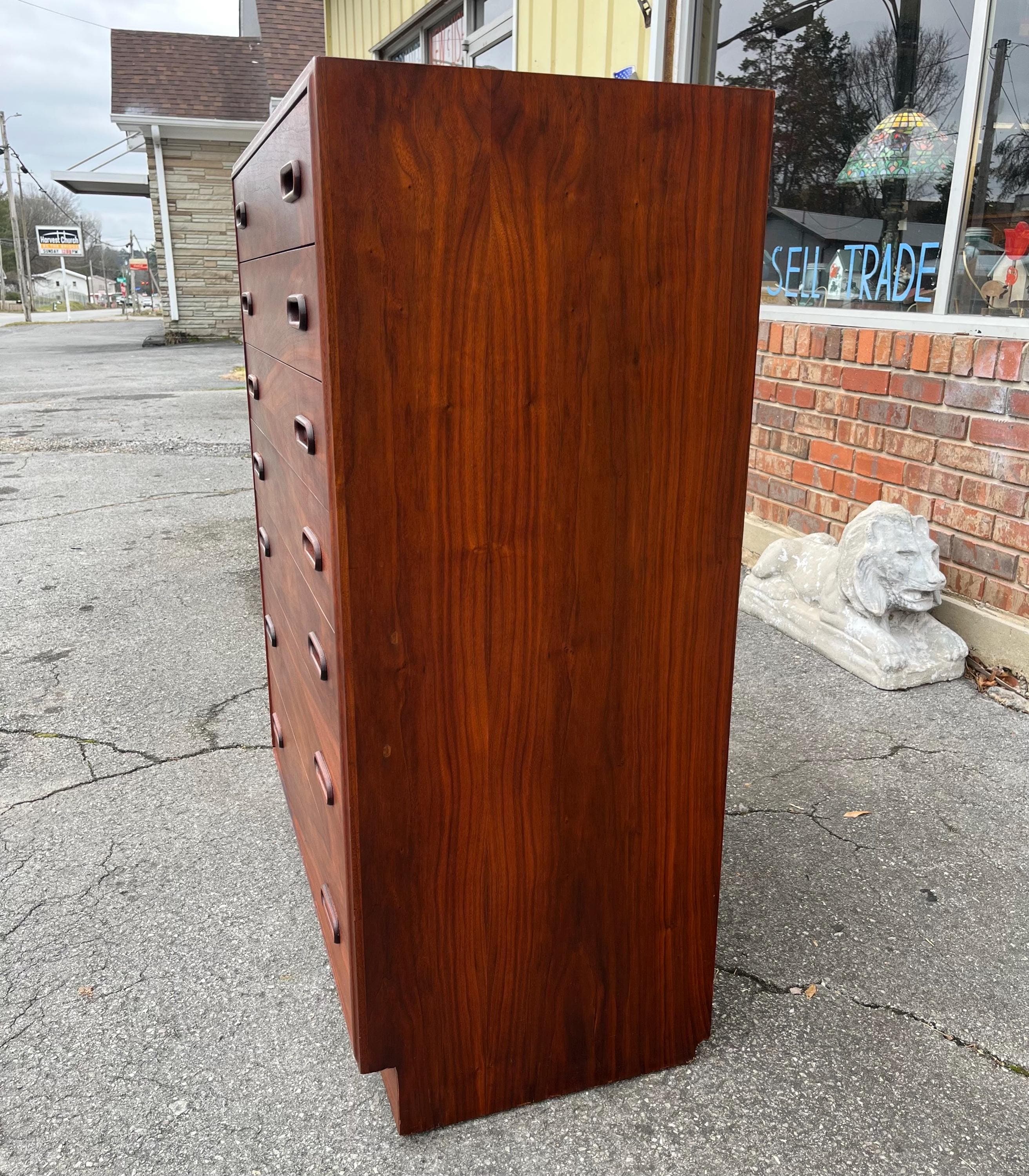 Founders MCM Walnut Chest of Drawers - Danish Style - Thumbnail 9