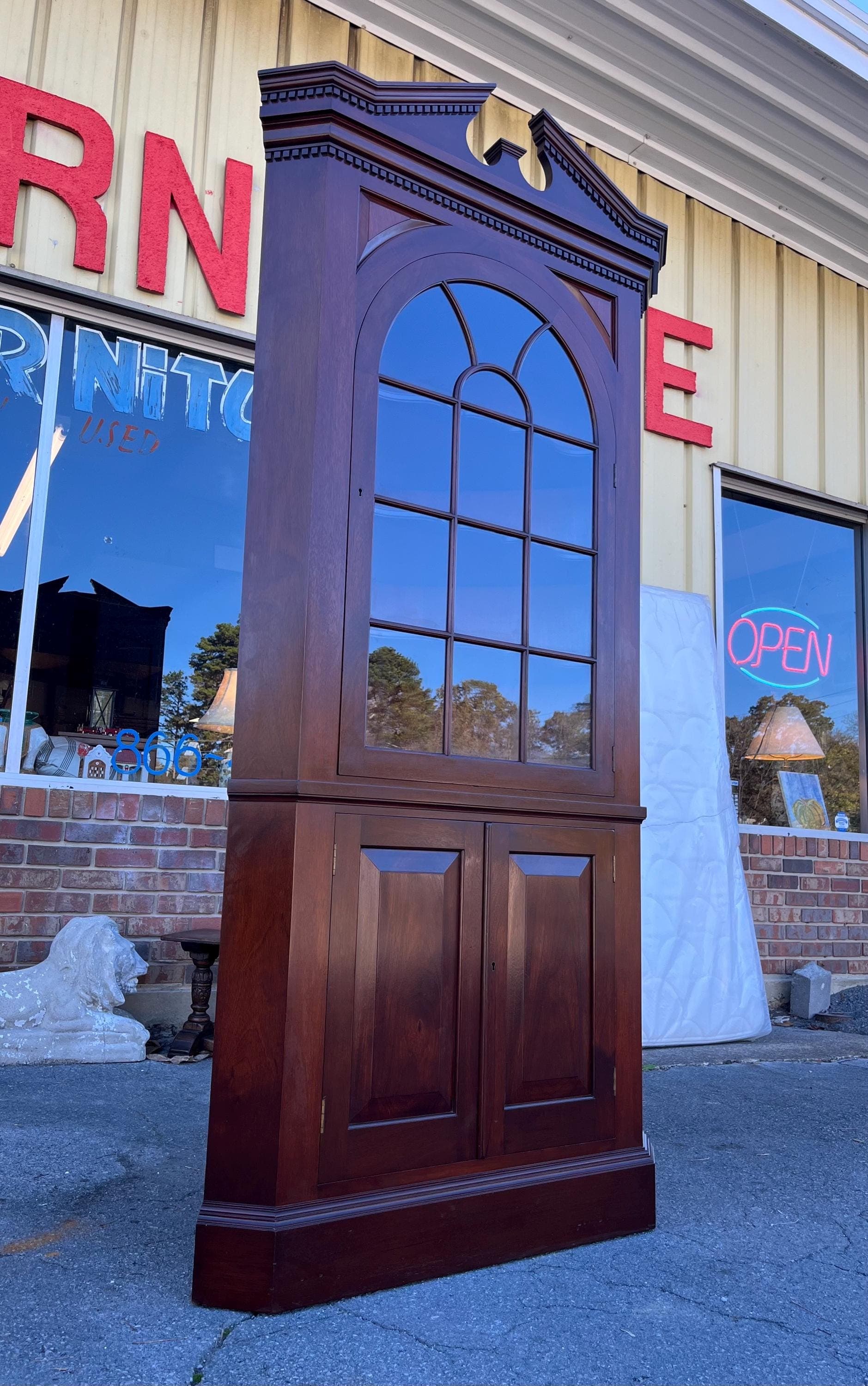 Biggs Old Dominion Corner Cabinet - Thumbnail 4