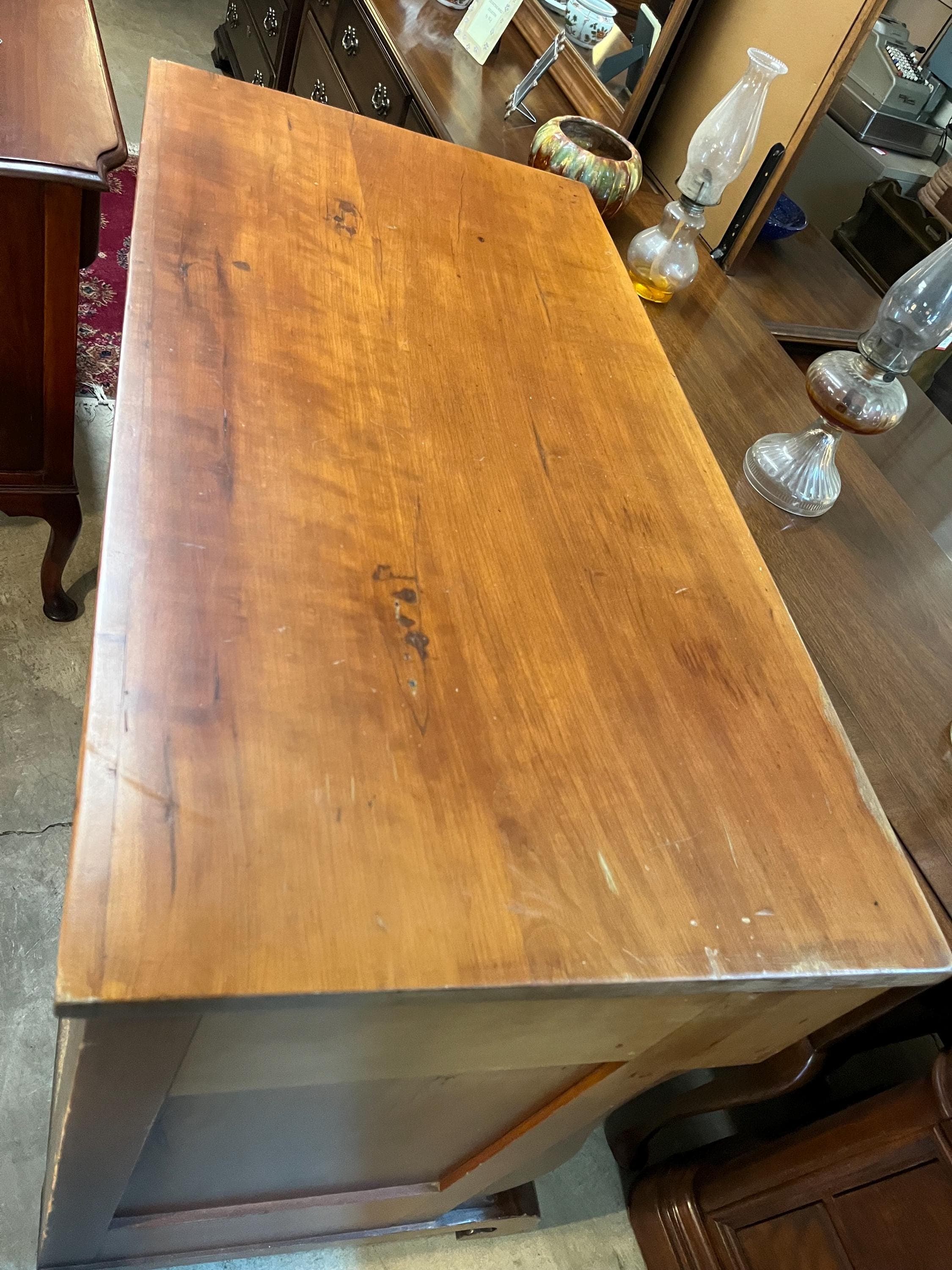 American Empire Flame Mahogany Chest of Drawers - Thumbnail 9