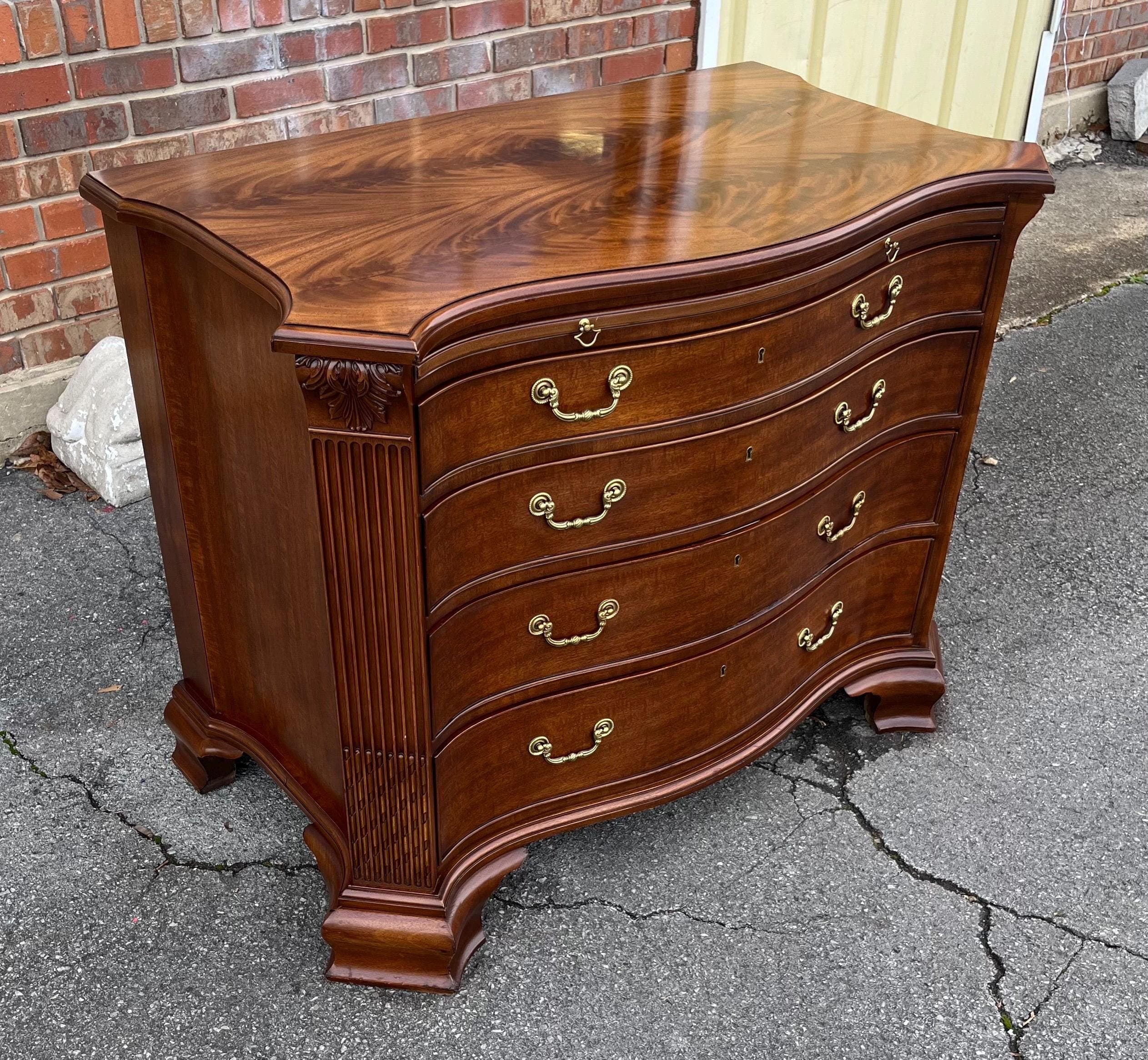 Serpentine Bachelor’s Chest by Ej Victor - Thumbnail 4