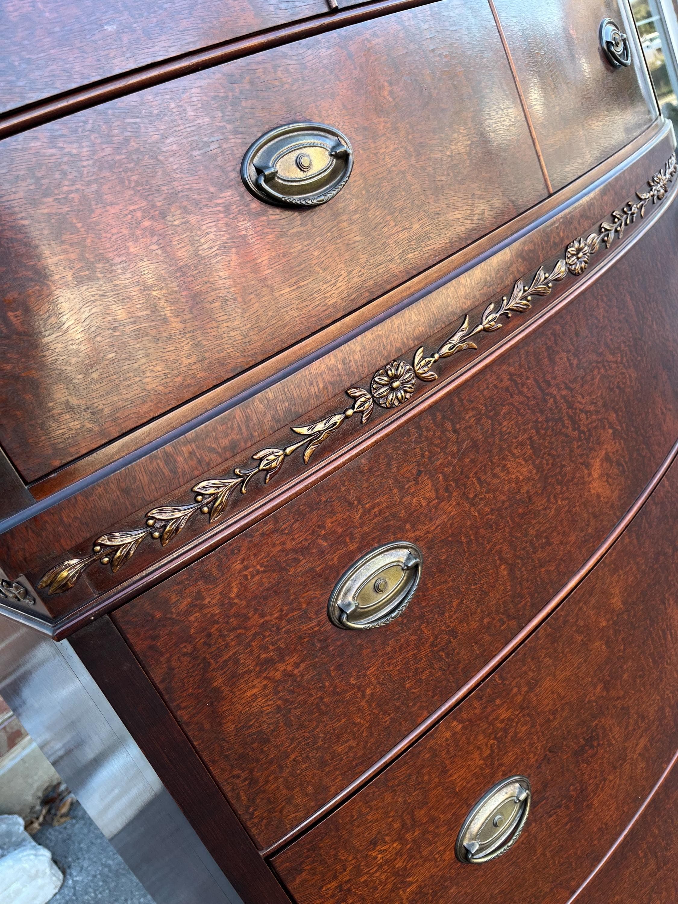 Romweber Bowfront Chest of Drawers - Thumbnail 7