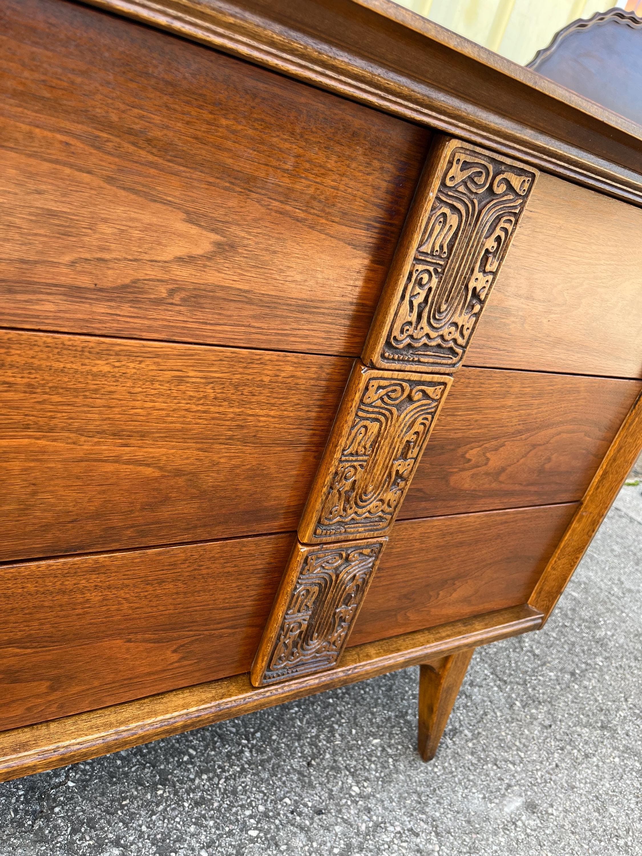 Bassett Mayan Dresser With Mirror - Thumbnail 14