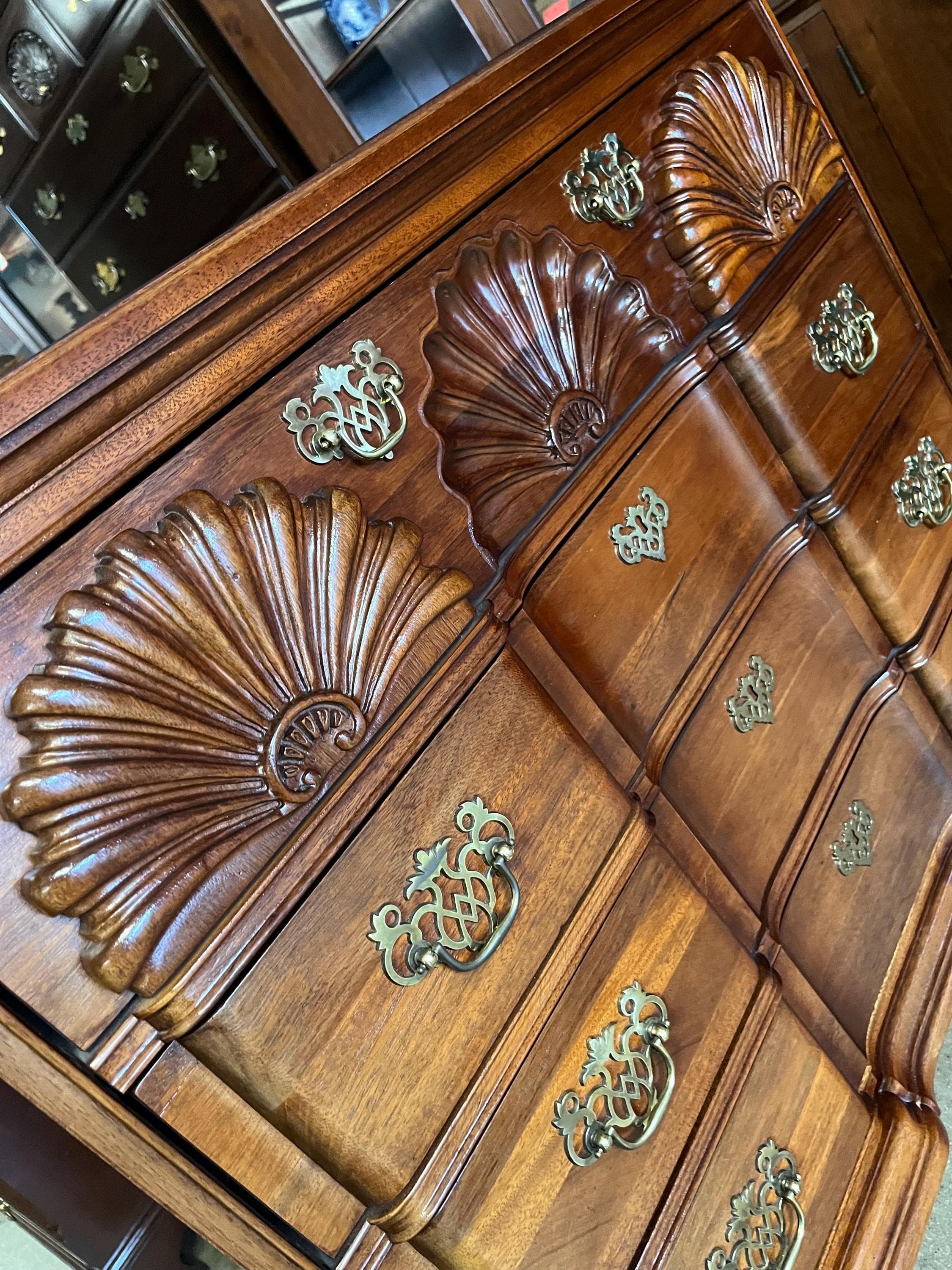 Stoneleigh Shell Carved Block Front Chest - Thumbnail 10