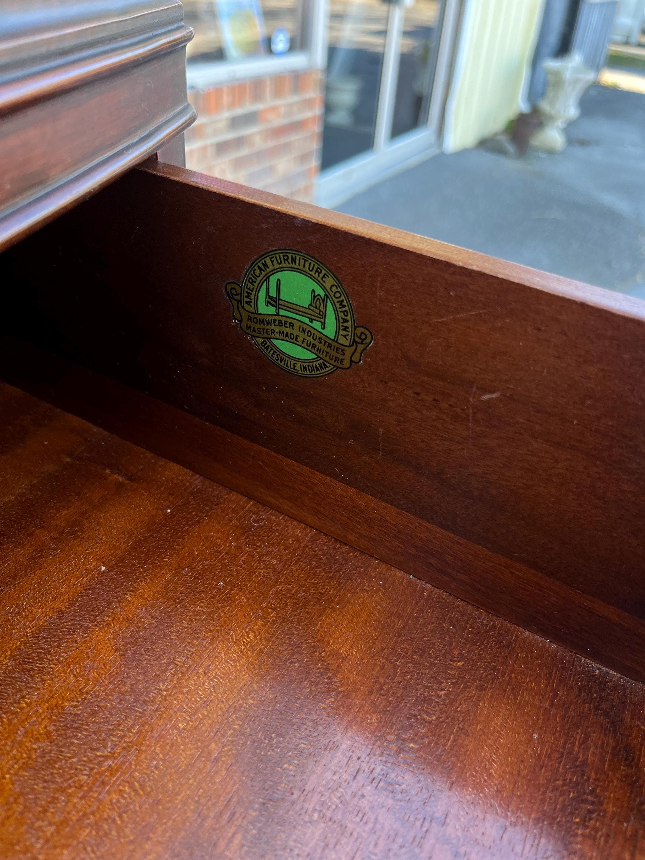 Romweber Bowfront Chest of Drawers - Thumbnail 5