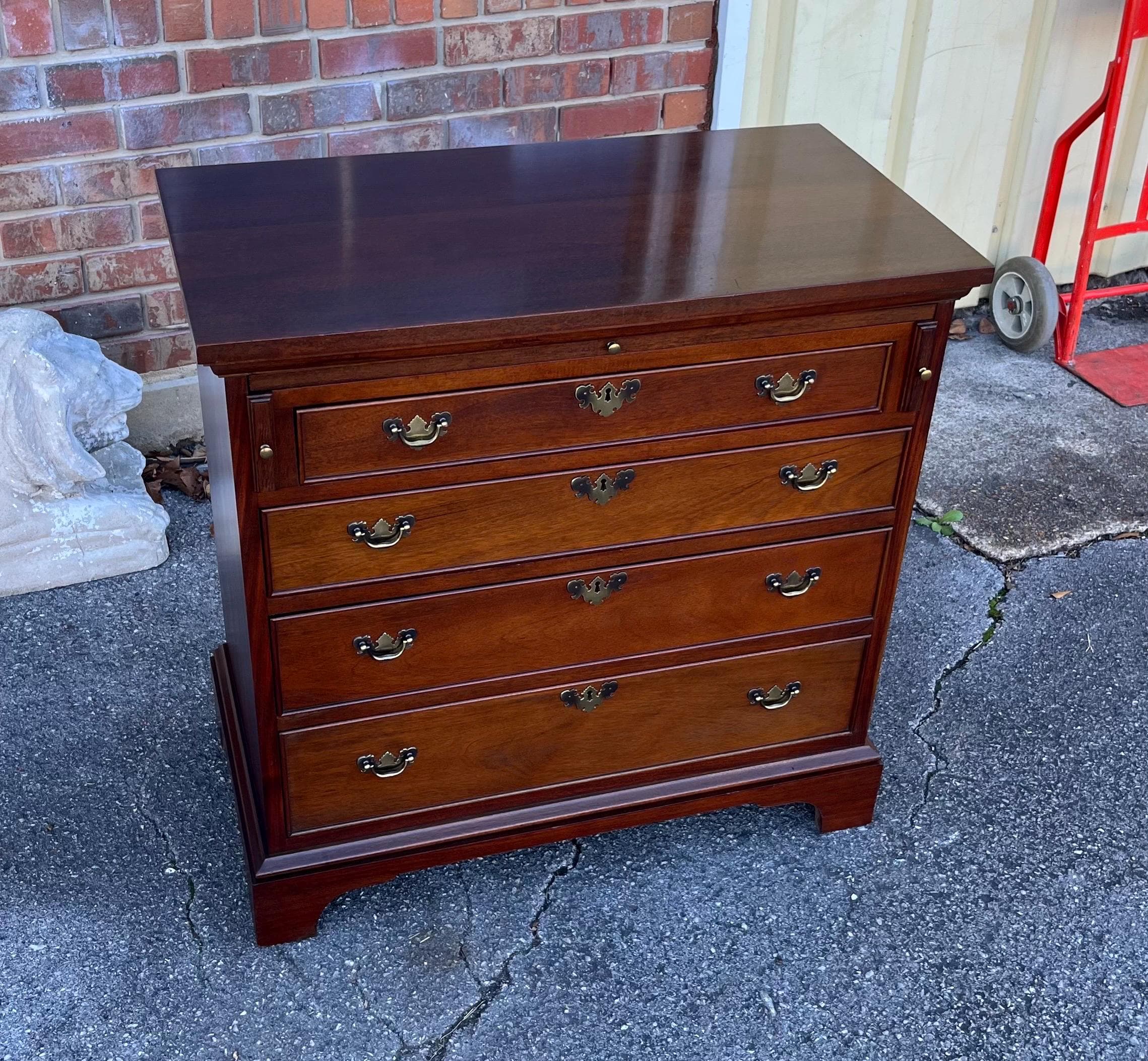 Craftique Mary Washington Bachelor’s Chest - Thumbnail 3