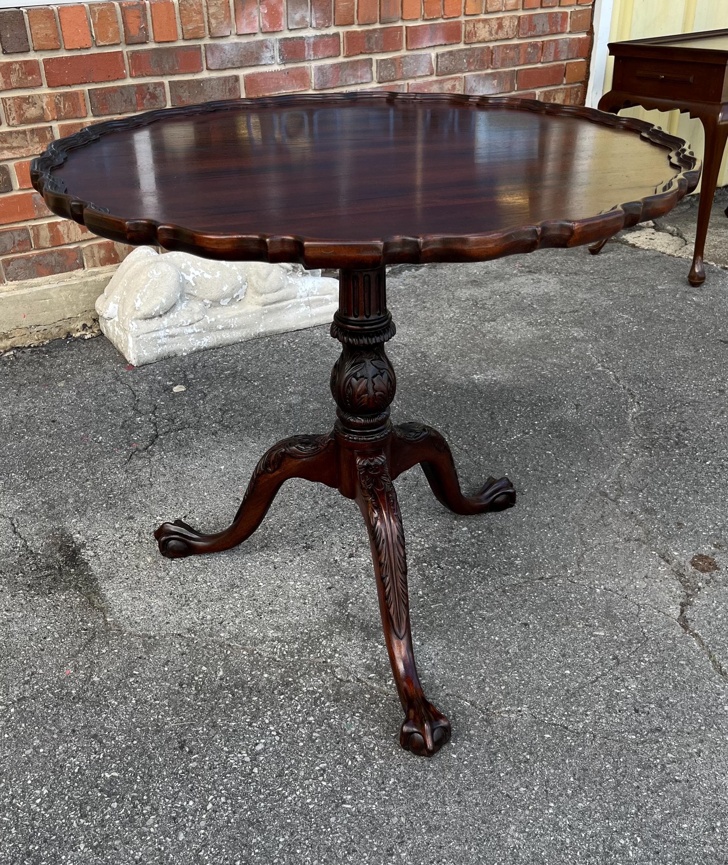 Wellington Hall Tilt Top Pie Crust Table - Thumbnail 8