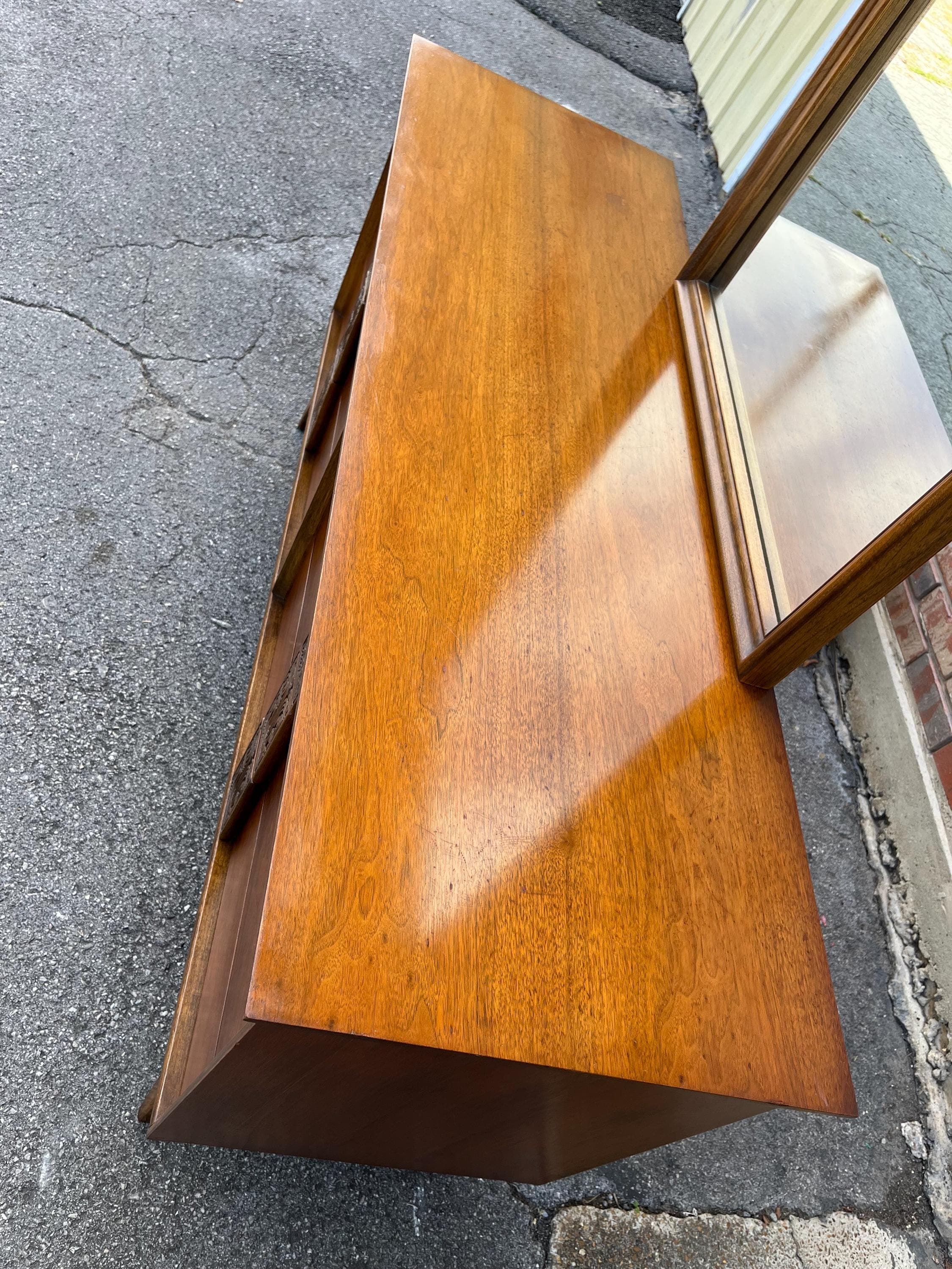 Bassett Mayan Dresser With Mirror - Thumbnail 7