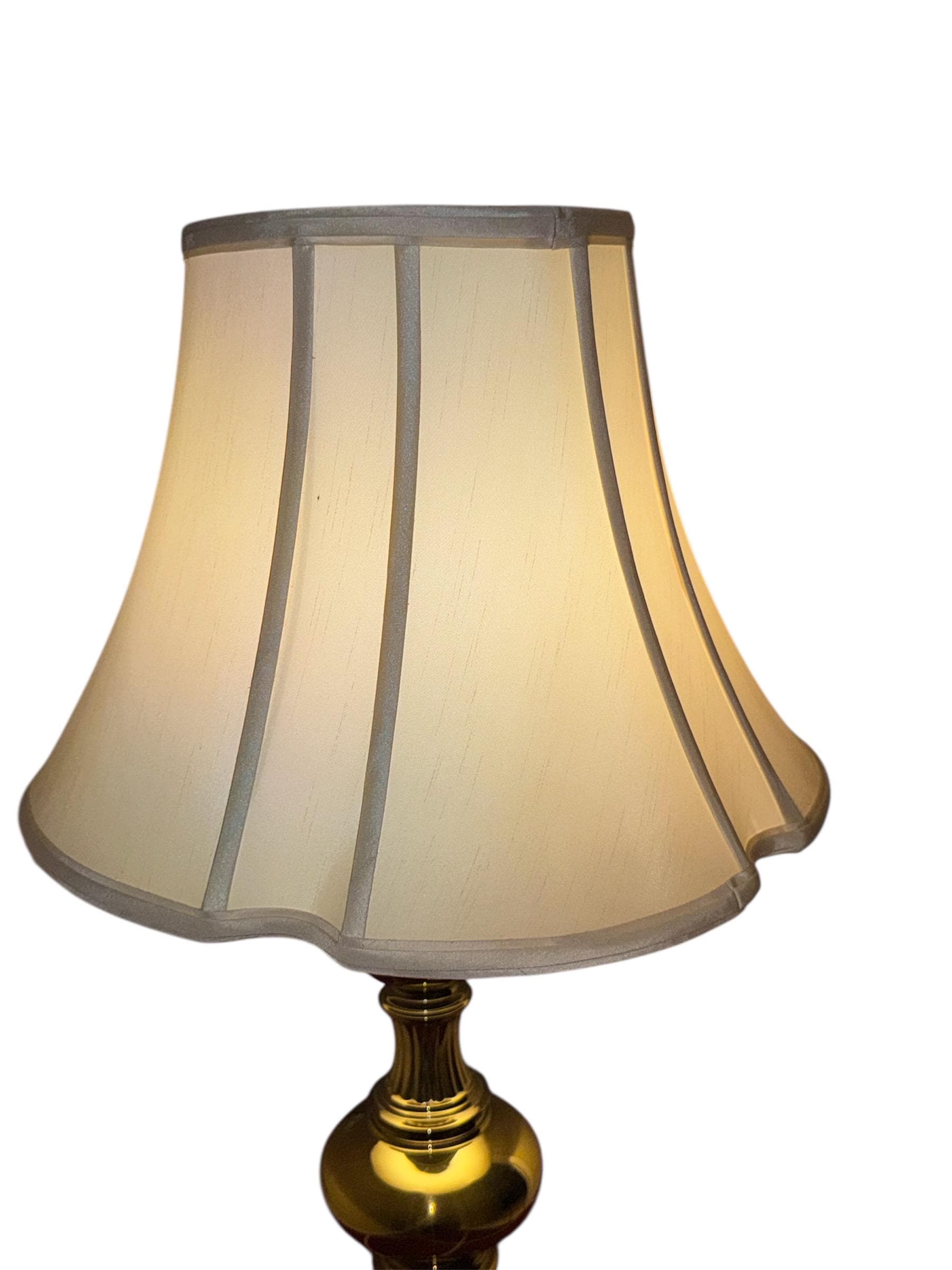 Vintage Brass Urn Table Lamp – Hollywood Regency Stiffel Style, 33" - Thumbnail 3