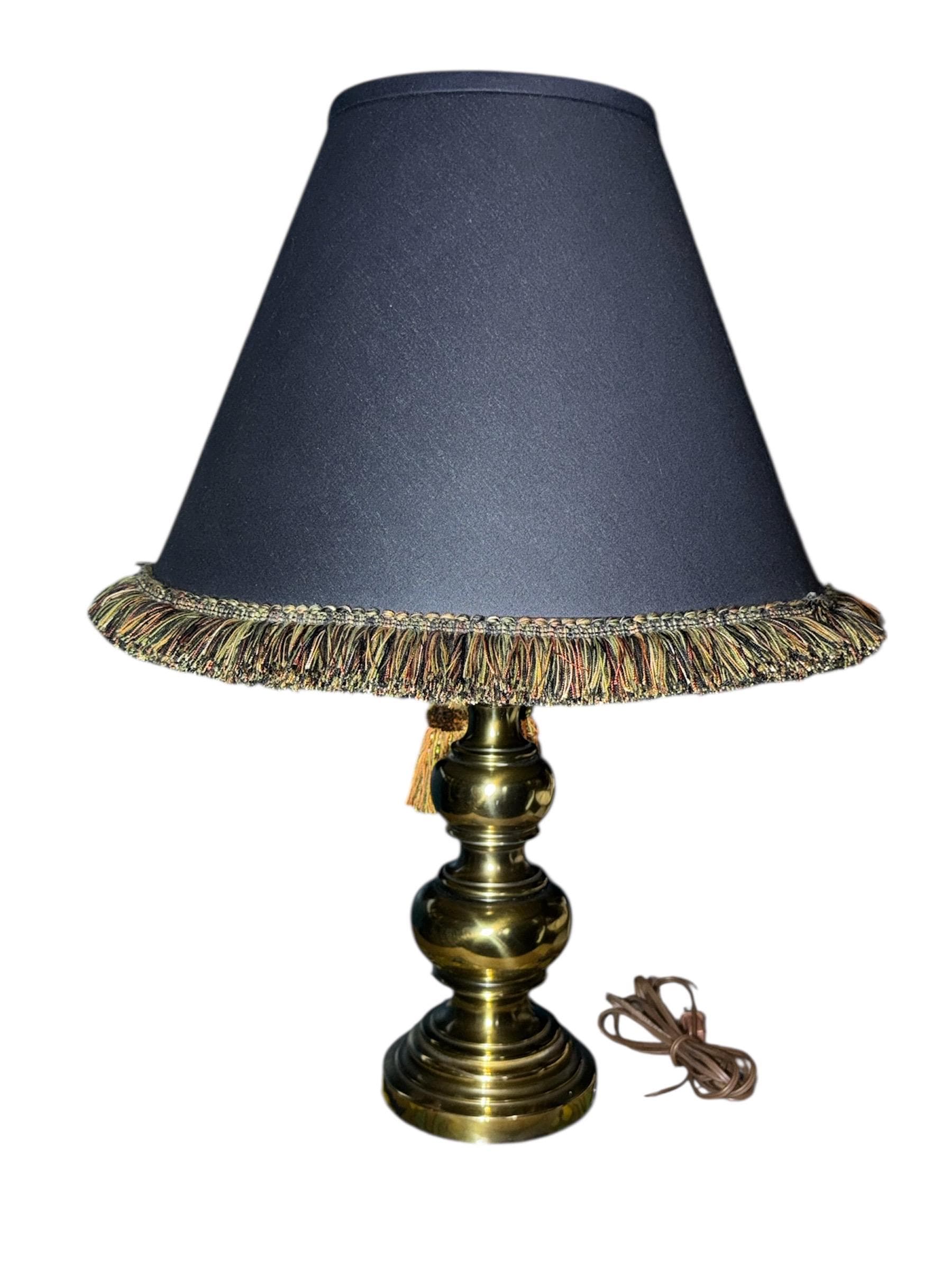Vintage Stiffel Brass Table Lamp – Hollywood Regency Fringed Shade - Thumbnail 2