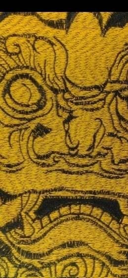 Golden Foo Dog Patch: Large Embroidered Iron-On Applique - Thumbnail 3