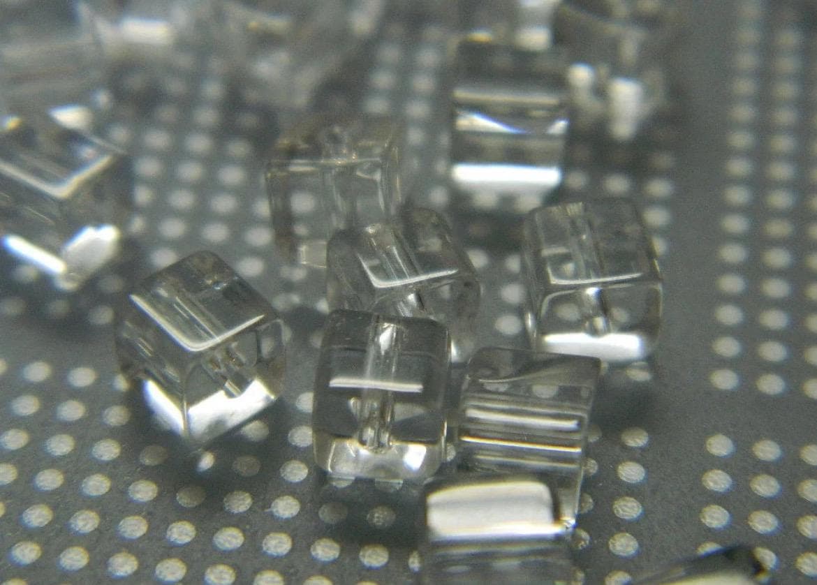 50 Glass Cube Beads: Square Shape (4mm, Small Hole) Choose color in variations - Thumbnail 5