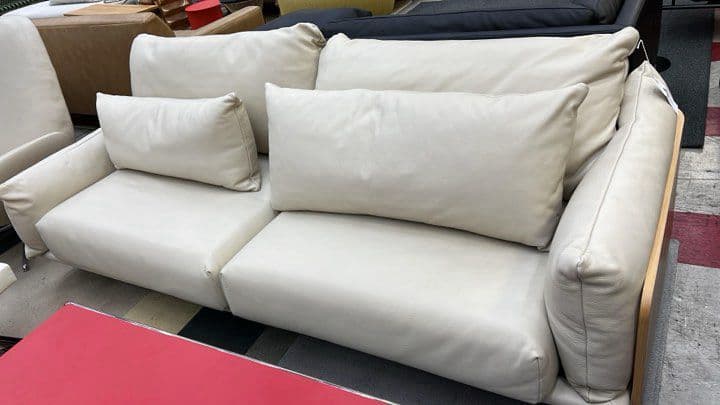 DWR Kapsel Sofa 91" (Creme Leather) - Thumbnail 3