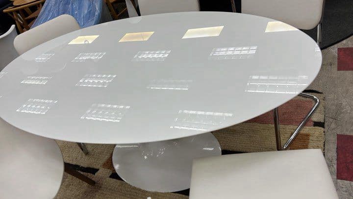 Knoll Tulip  Saarinen Dining Table, Oval (White) - Thumbnail 3