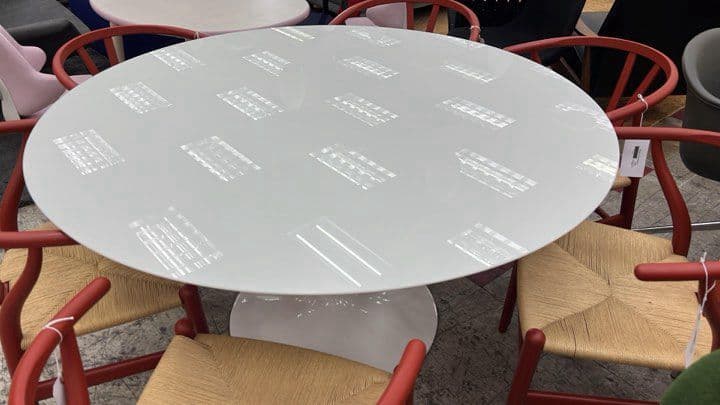 Tulip Saarinen Dining Table, Round 54" (White) - Thumbnail 3