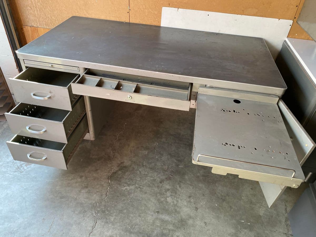 1960s Vintage Metal Tanker Desk With Typewriter Shelf - Thumbnail 12