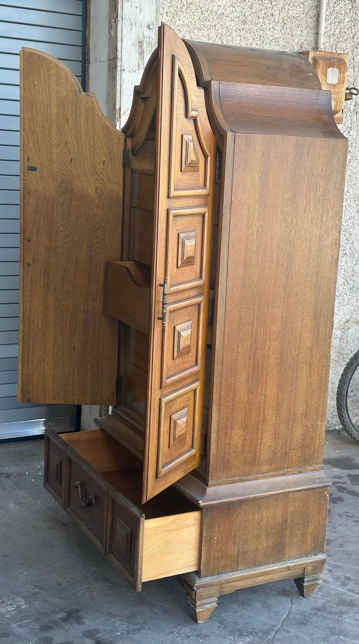 Thomasville Spanish Colonial Hollywood Regency Style Mid Century Oak Armoire - Vintage 1960s - Thumbnail 12