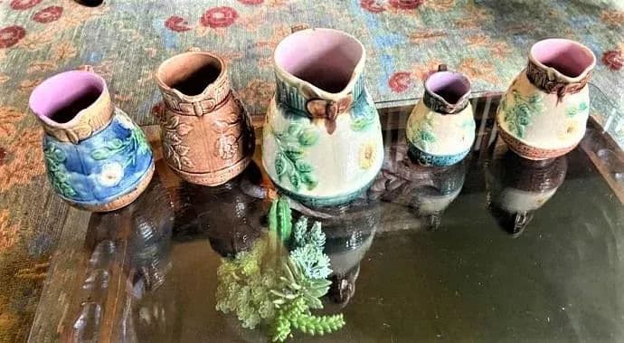 1890s Butterfly Spout Arts & Crafts Etruscan Majolica Pitchers - Set of 5 - Thumbnail 13