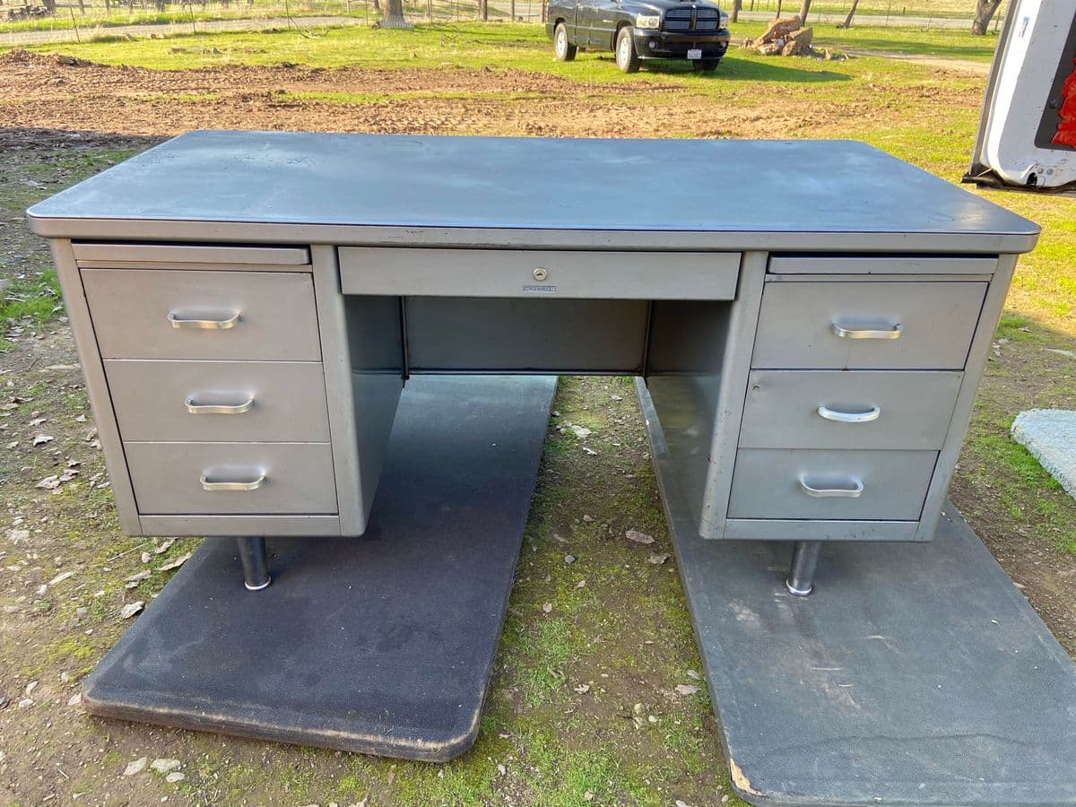 1960s Vintage Mid Century Modern Steelcase Tanker Desk - Thumbnail 3