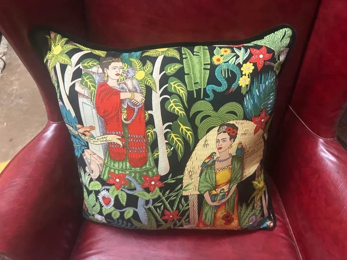 'Frida's Garden' Fabric and Black Velvet Pillow Set - Thumbnail 3