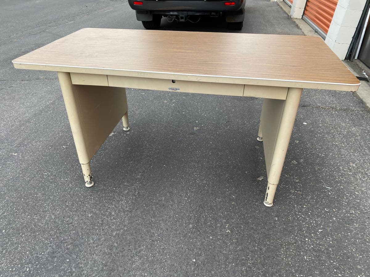 Vintage McDowell and Craig Metal Desk - Thumbnail 3