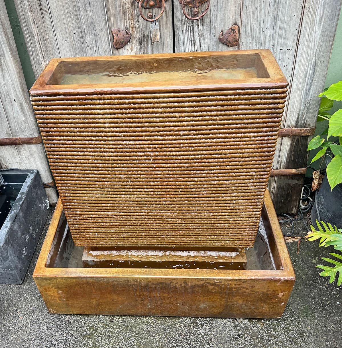 Cement Ripple Fountain Small Rust - Thumbnail 4