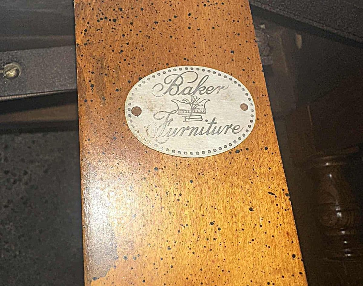 Late 20th Century Baker Furniture Vintage William & Mary Oak Drop Leaf 18” H Coffee Table Adjustable as 29” H Side Table - Thumbnail 4