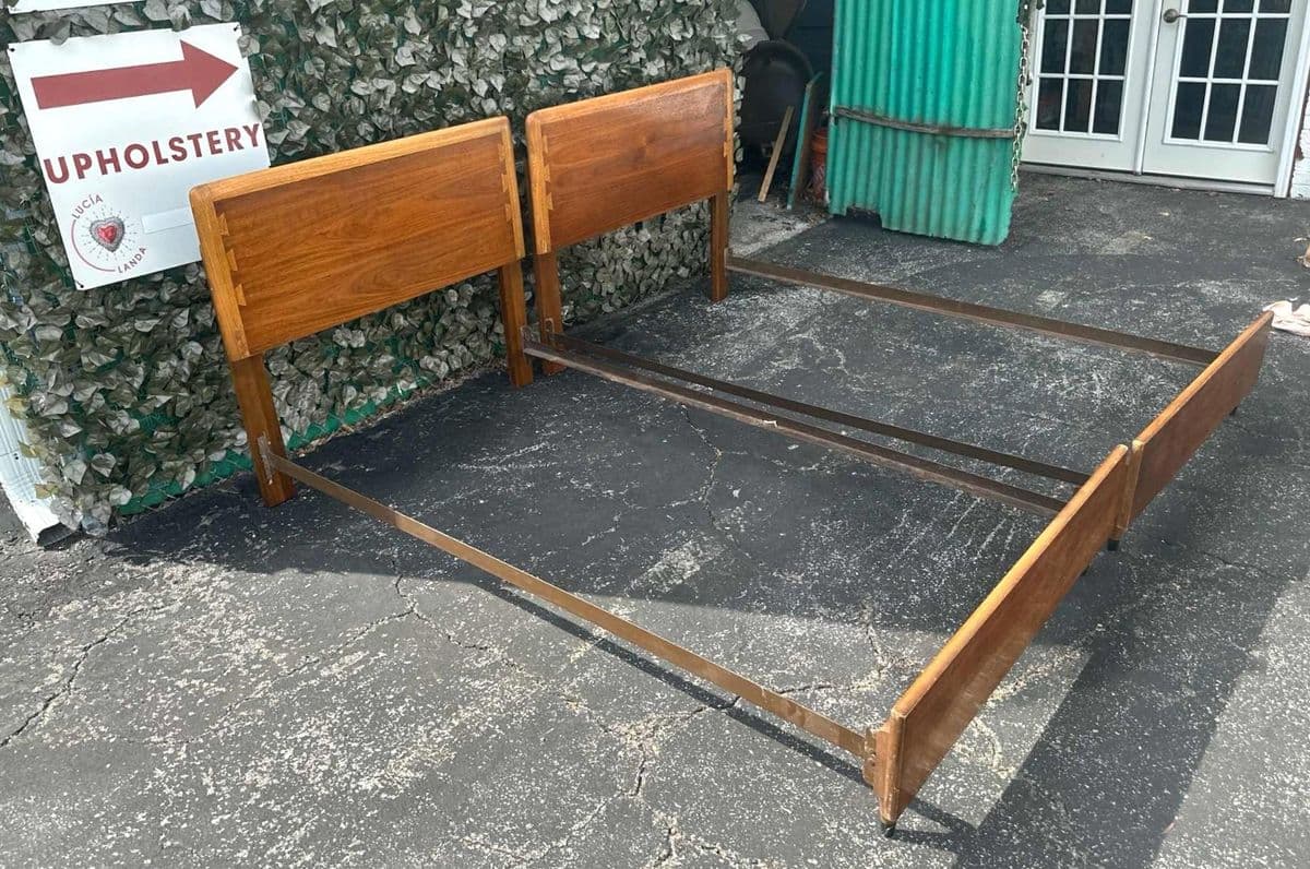 Pair of Lane Acclaim Twin Beds Designed by André Bus - Mid Century Modern Vintage 1960s - Thumbnail 4