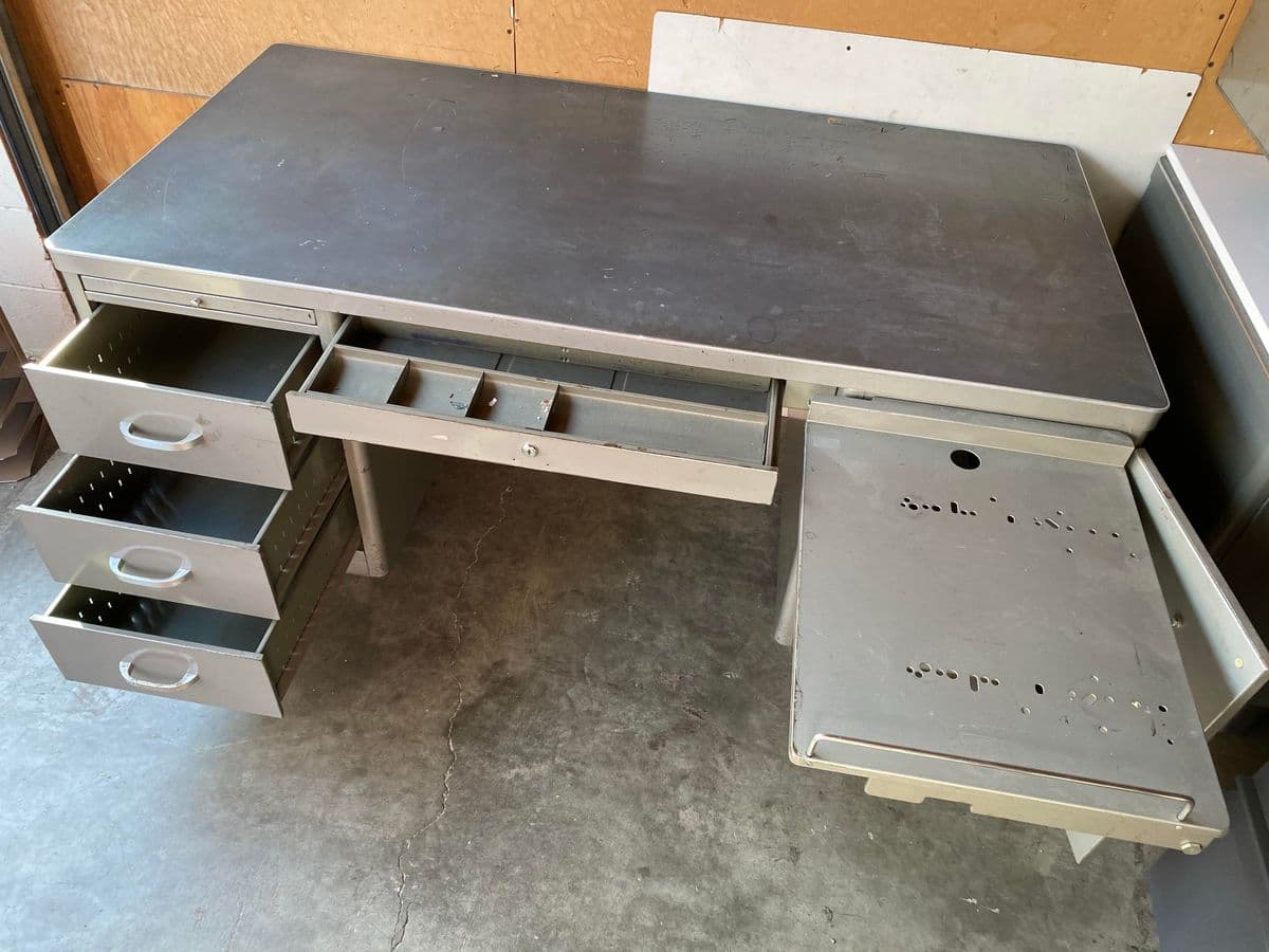 1960s Vintage Metal Tanker Desk With Typewriter Shelf - Thumbnail 4