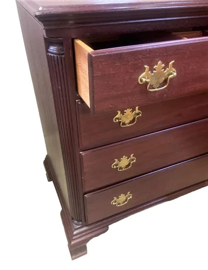 Kindel Grand Rapids Furniture Vintage Solid Mahogany Georgian Dresser - Late 20th Century - Thumbnail 4