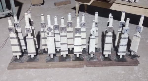 Antique Village Spindle on Stand - Thumbnail 4