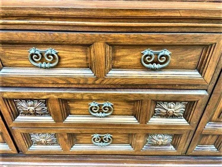 Vintage Breakfront Holman Manufacturing Large Spanish Revival Oak Standing China Cabinet - 1960s - Thumbnail 4