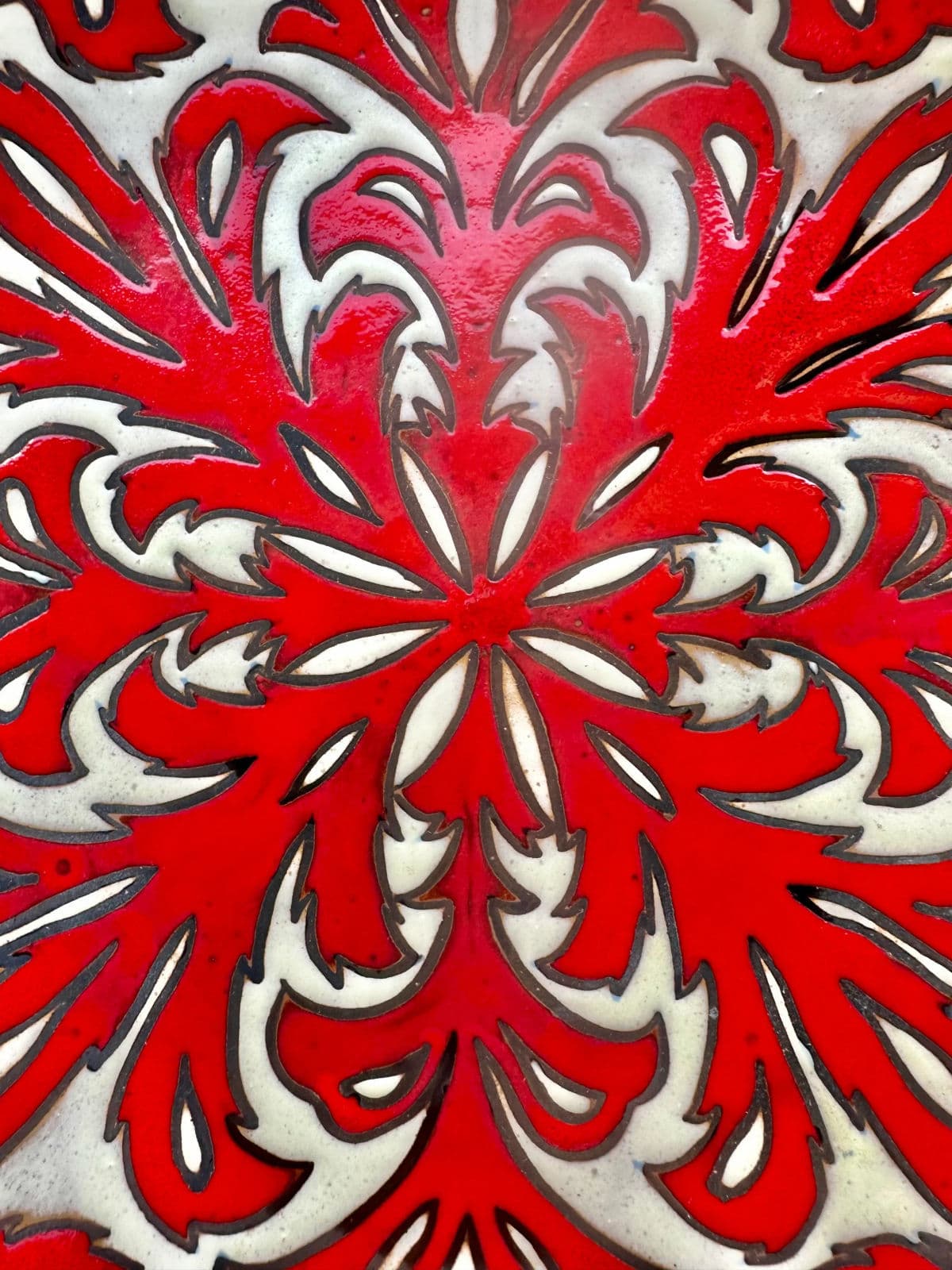 Crimson Acanthus Design Spanish 13.75” Ceramic Plate — Mid 20th Century - Thumbnail 4