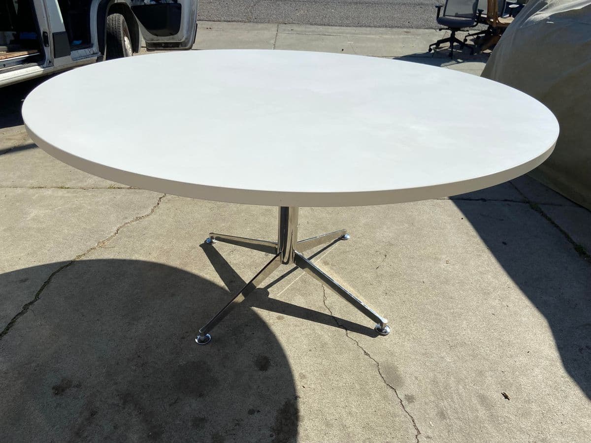 Chrome Oval Round Table - Thumbnail 4