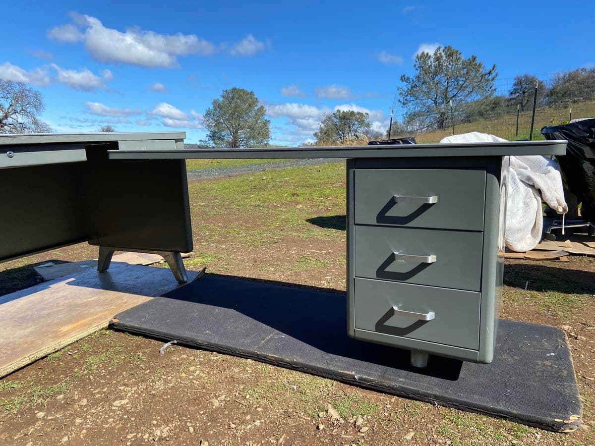 1960s Vintage w.h. Harper Inc.Co. Devon Mid Century Modern Metal Tanker Desk - Thumbnail 4