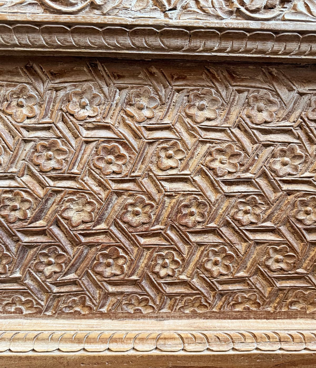 Cal King Carved Ahora Arch Bed Frame - Thumbnail 5