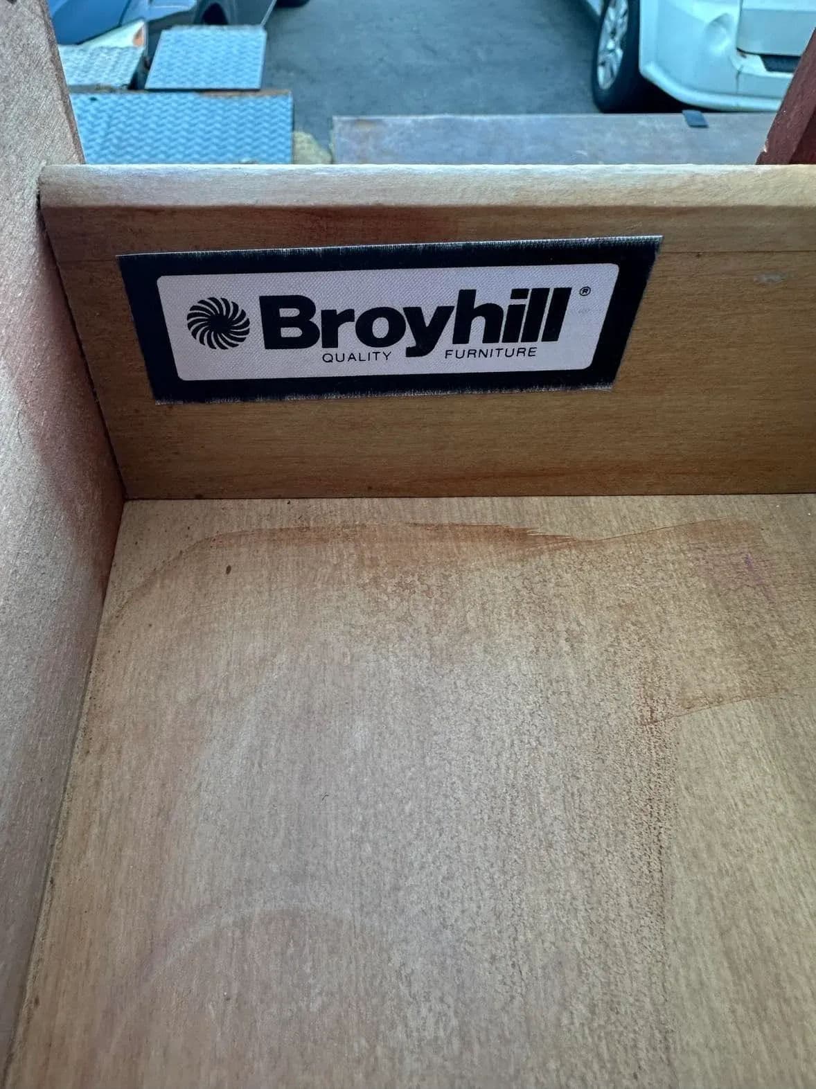 Broyhill Cherry Wood Georgian Dresser With Mirror Made in North Carolina - Thumbnail 5